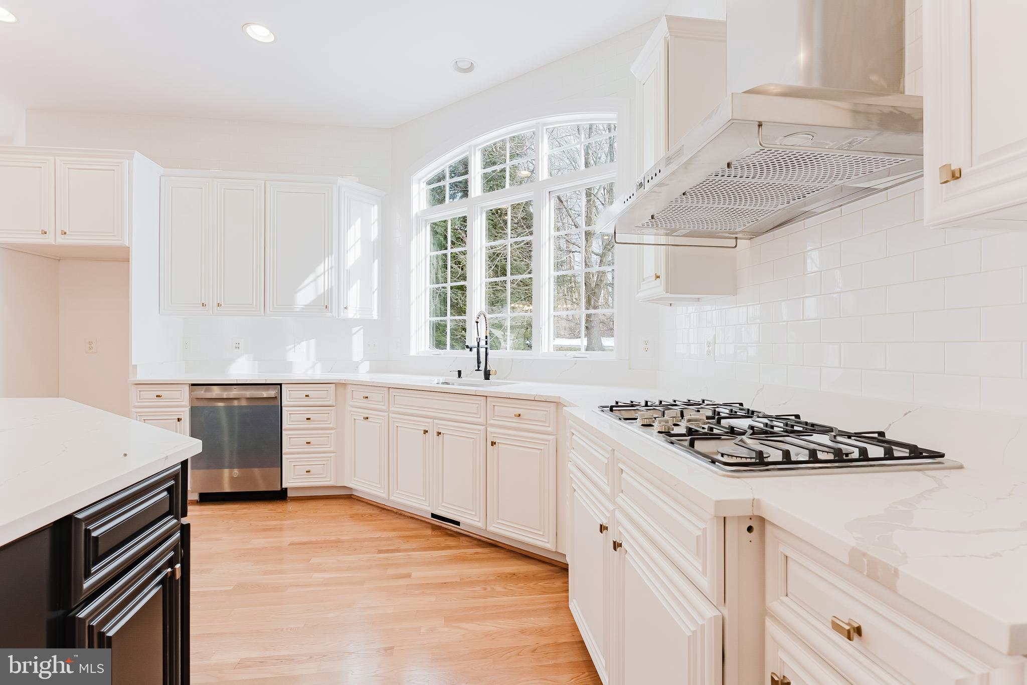 LAKE BARCROFT CLOISTERS - Residential