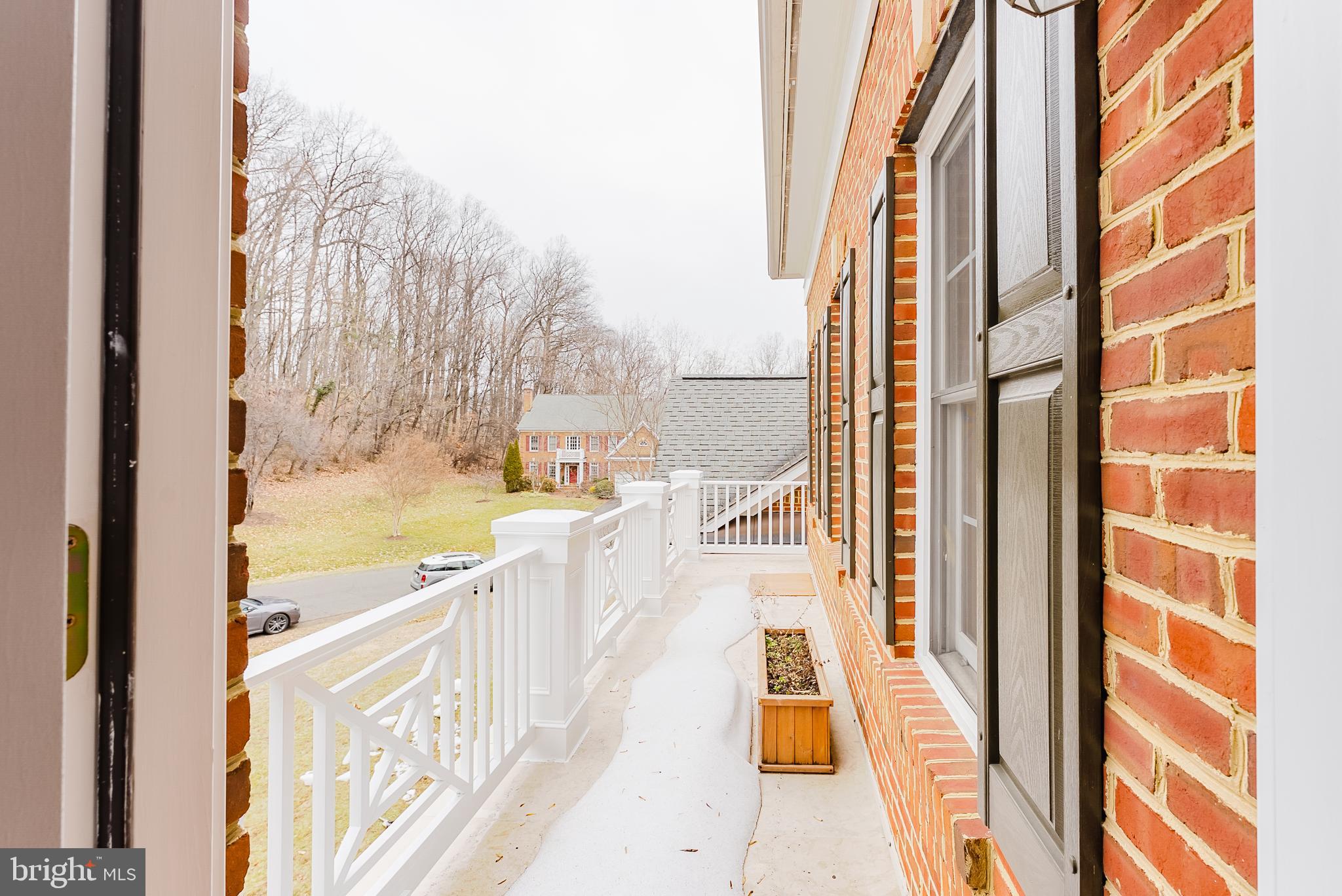 LAKE BARCROFT CLOISTERS - Residential