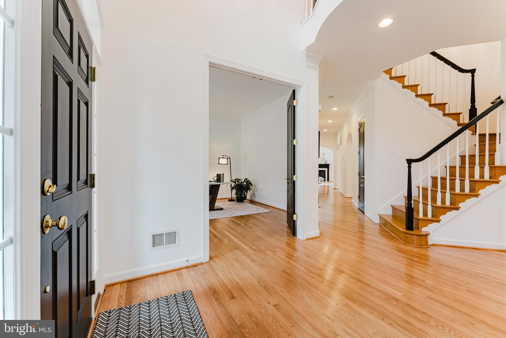 LAKE BARCROFT CLOISTERS - Residential