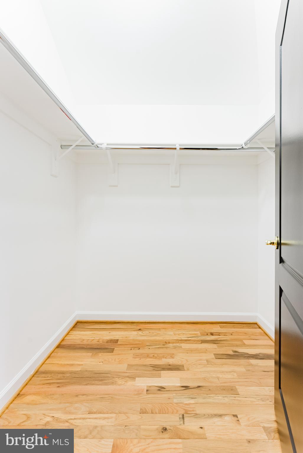 LAKE BARCROFT CLOISTERS - Residential