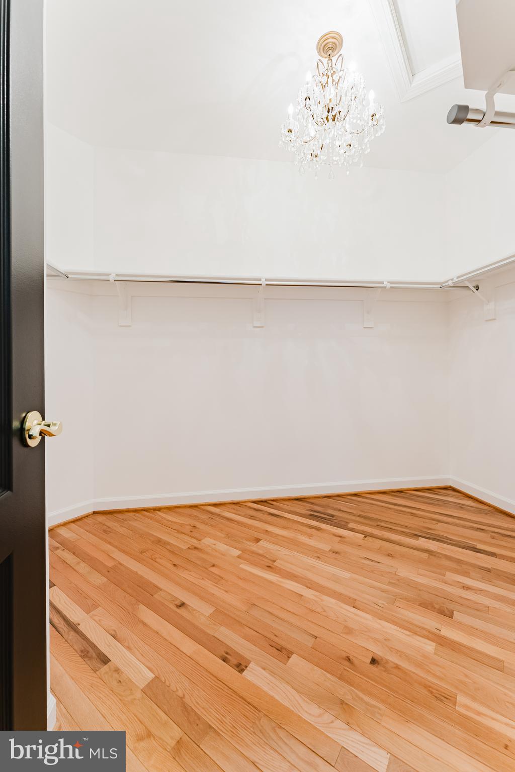 LAKE BARCROFT CLOISTERS - Residential