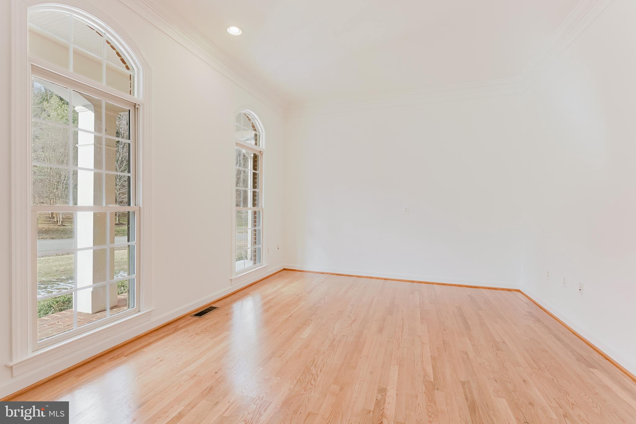 LAKE BARCROFT CLOISTERS - Residential