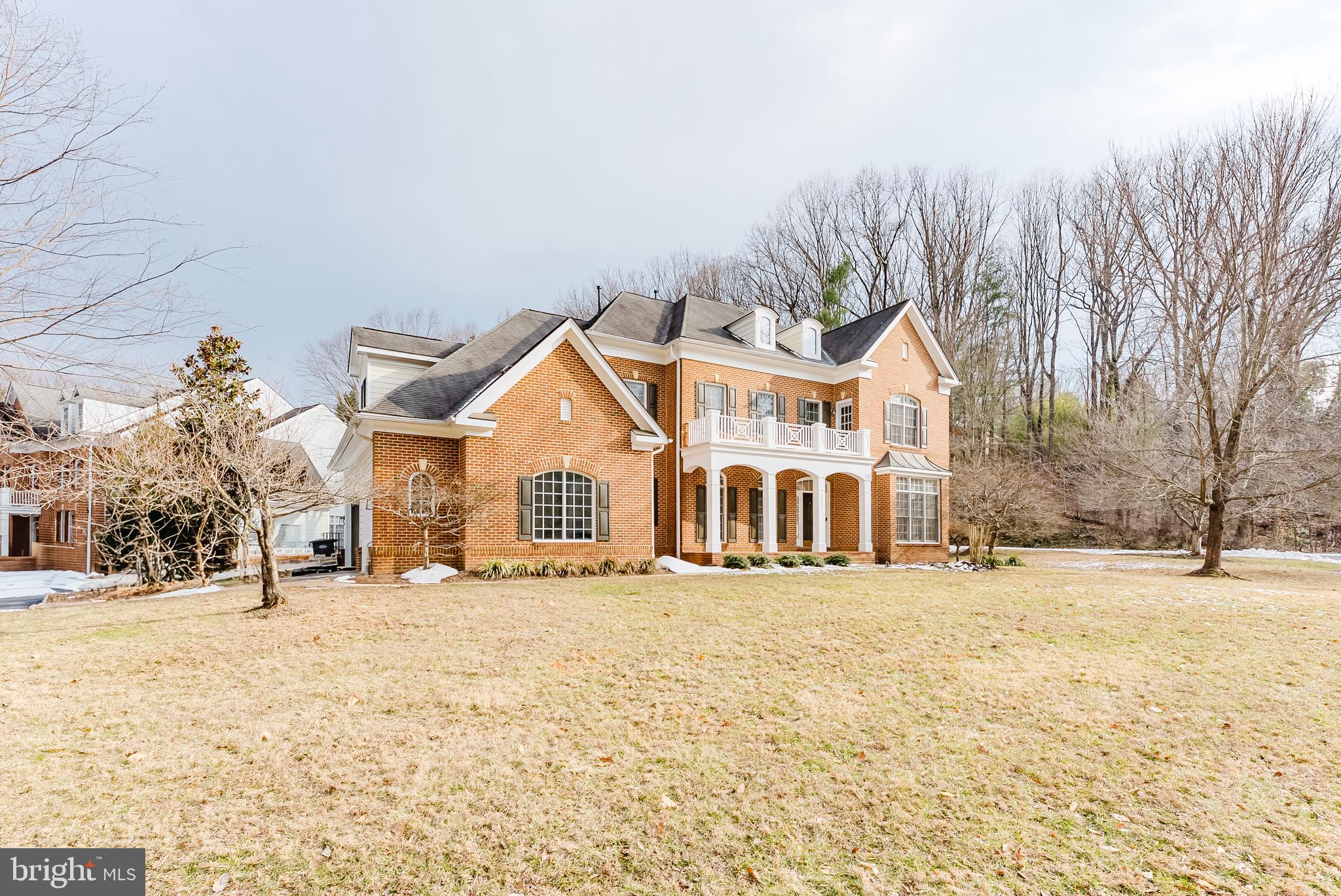 LAKE BARCROFT CLOISTERS - Residential