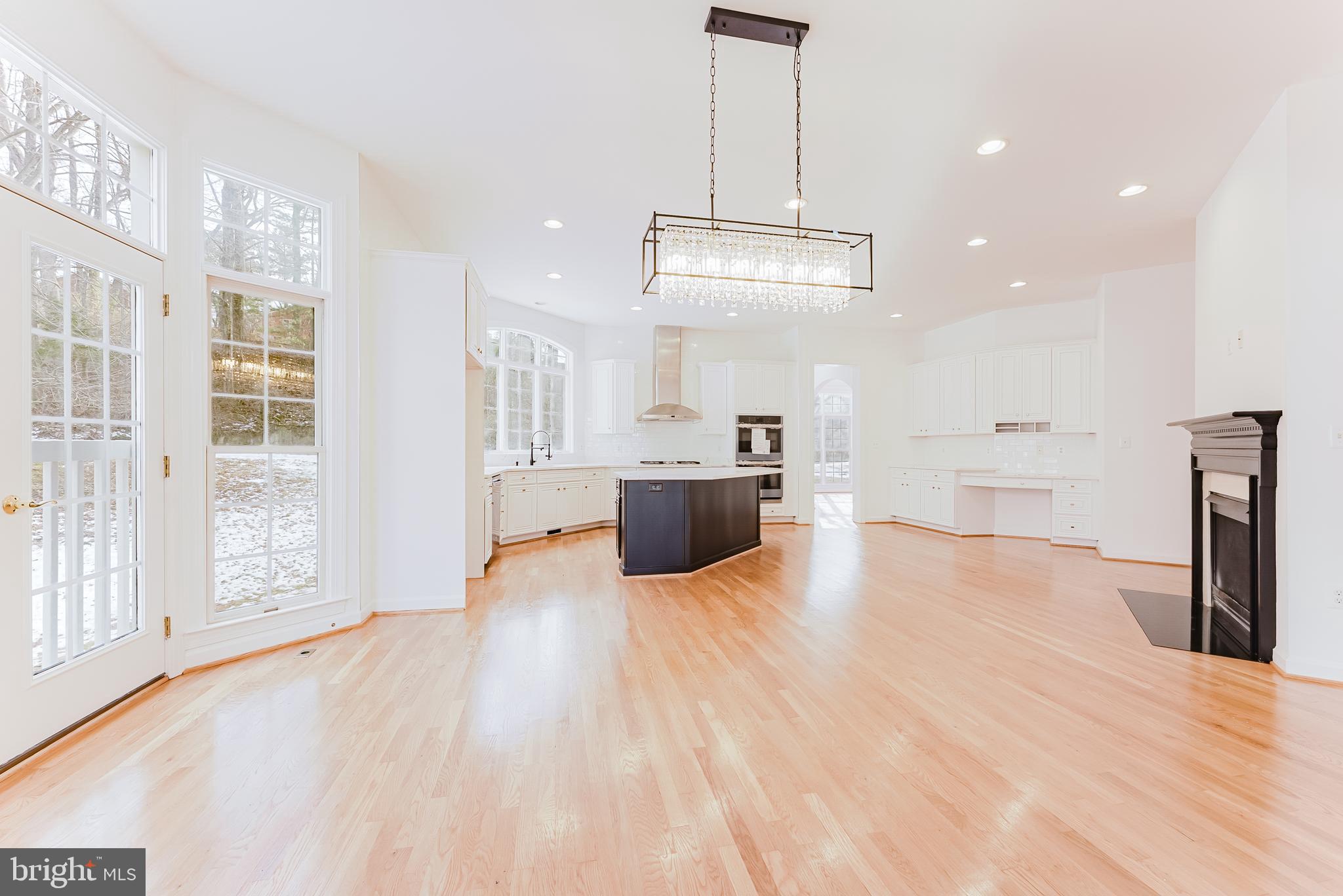 LAKE BARCROFT CLOISTERS - Residential