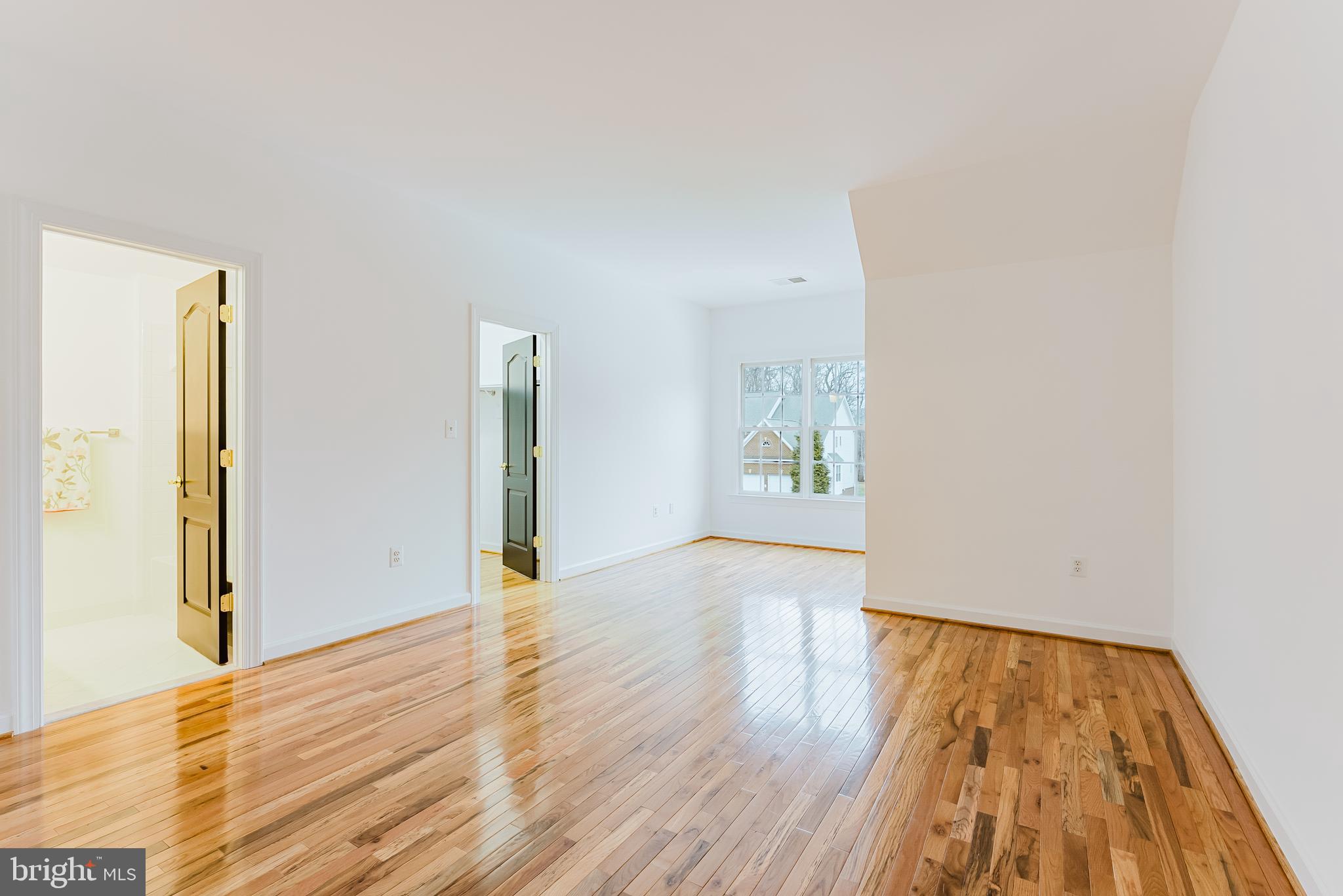 LAKE BARCROFT CLOISTERS - Residential