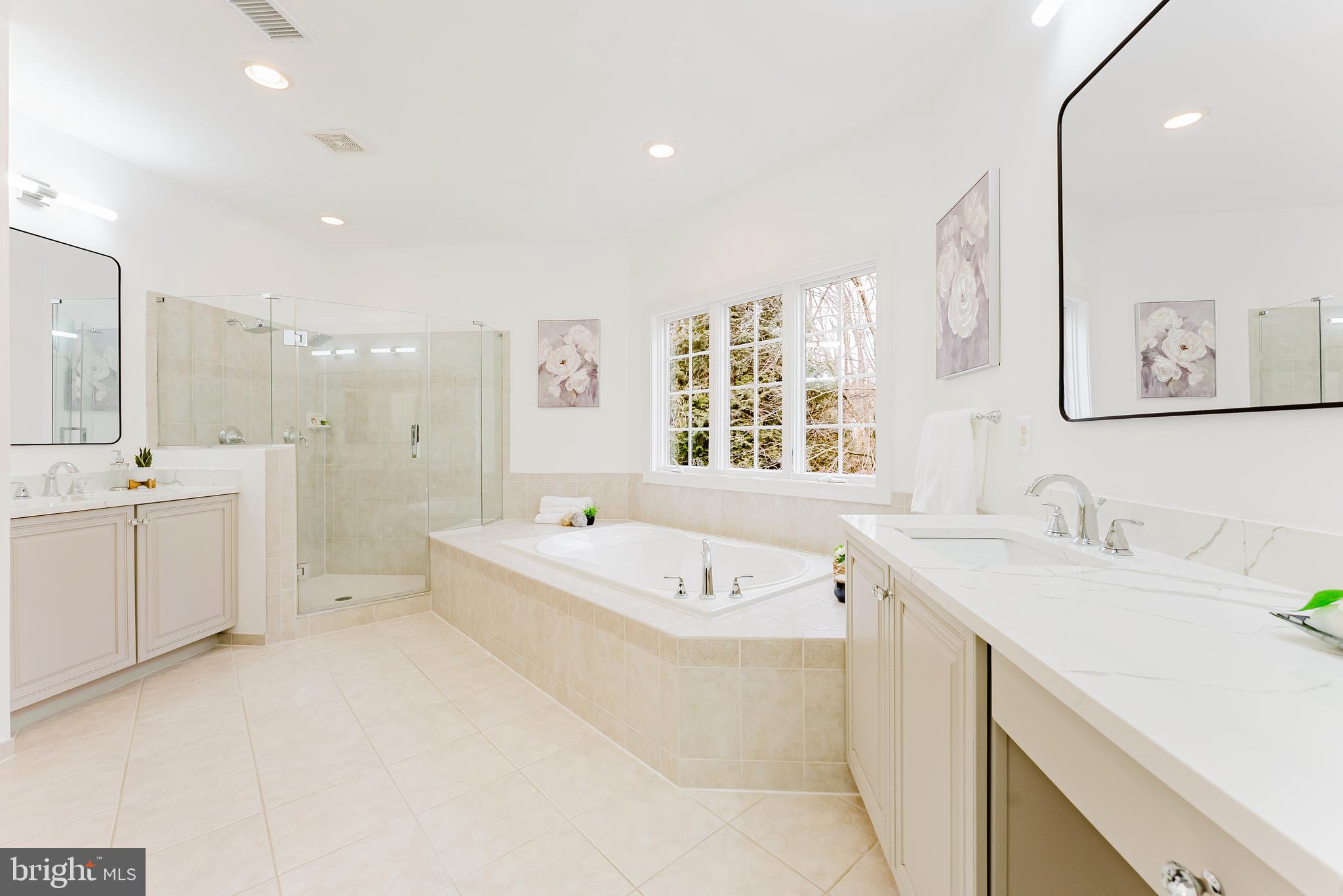 LAKE BARCROFT CLOISTERS - Residential