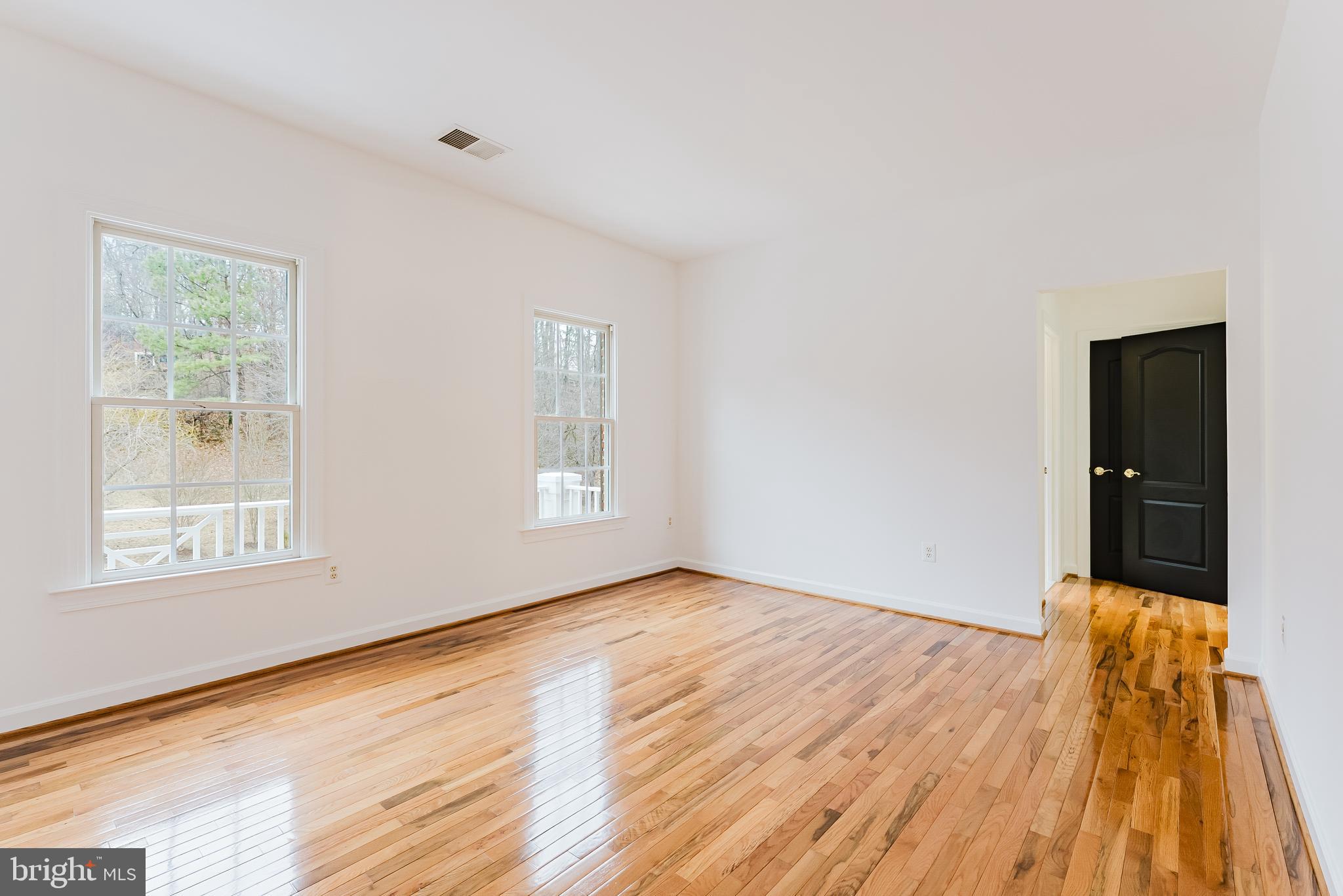 LAKE BARCROFT CLOISTERS - Residential