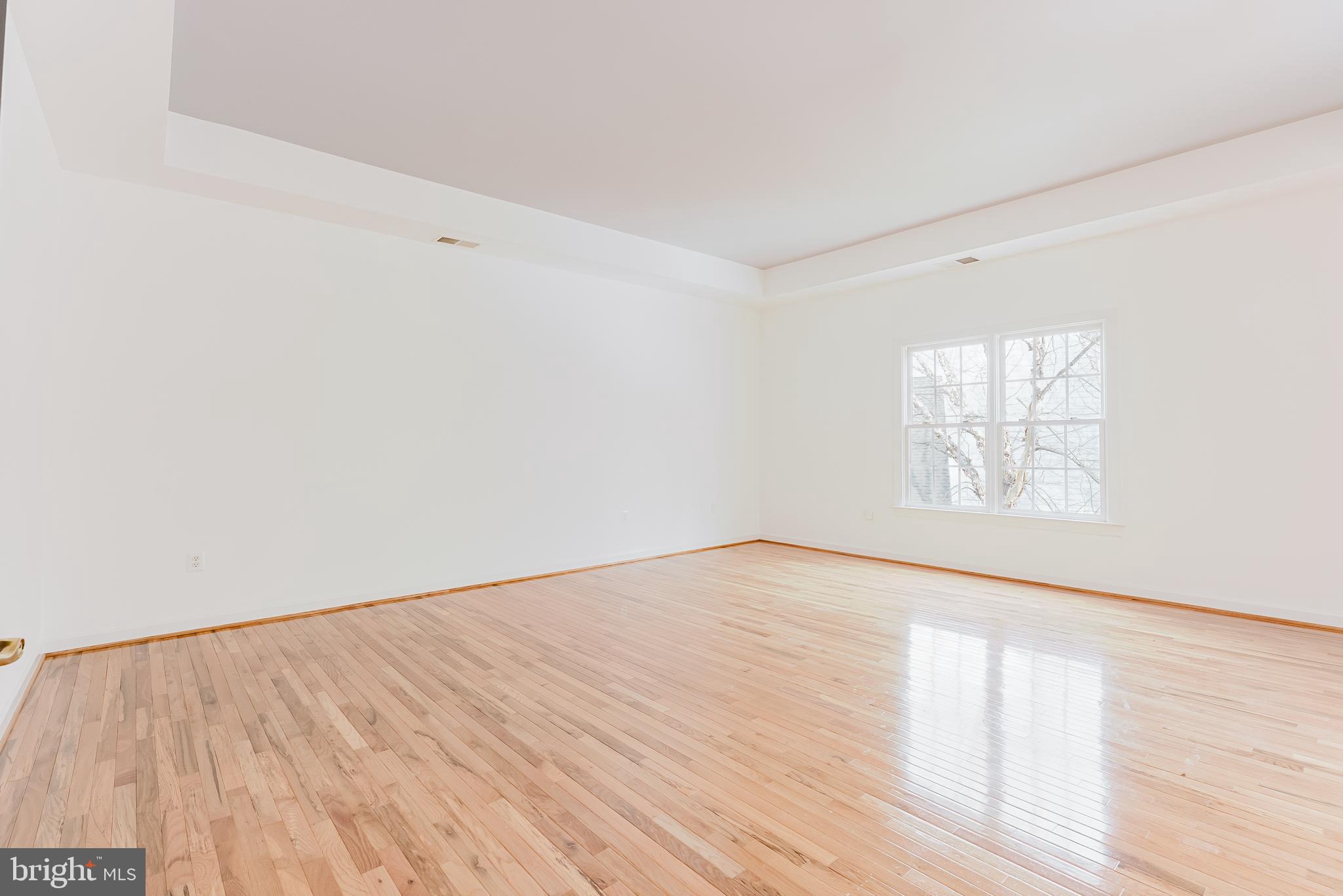 LAKE BARCROFT CLOISTERS - Residential