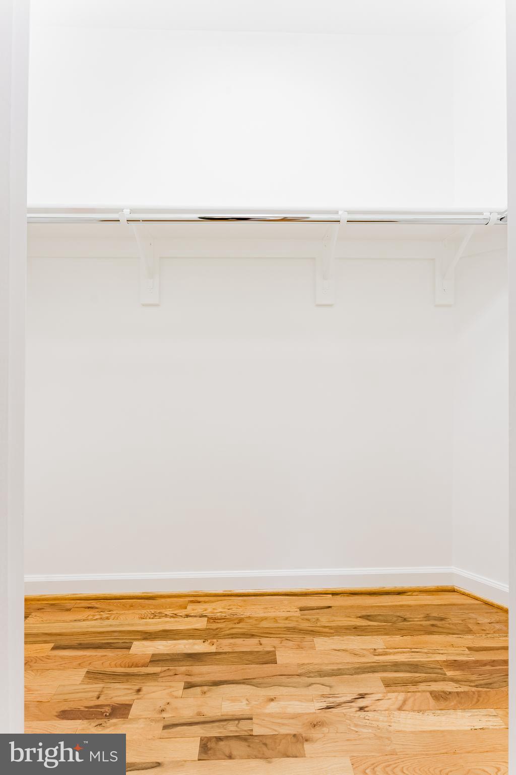 LAKE BARCROFT CLOISTERS - Residential