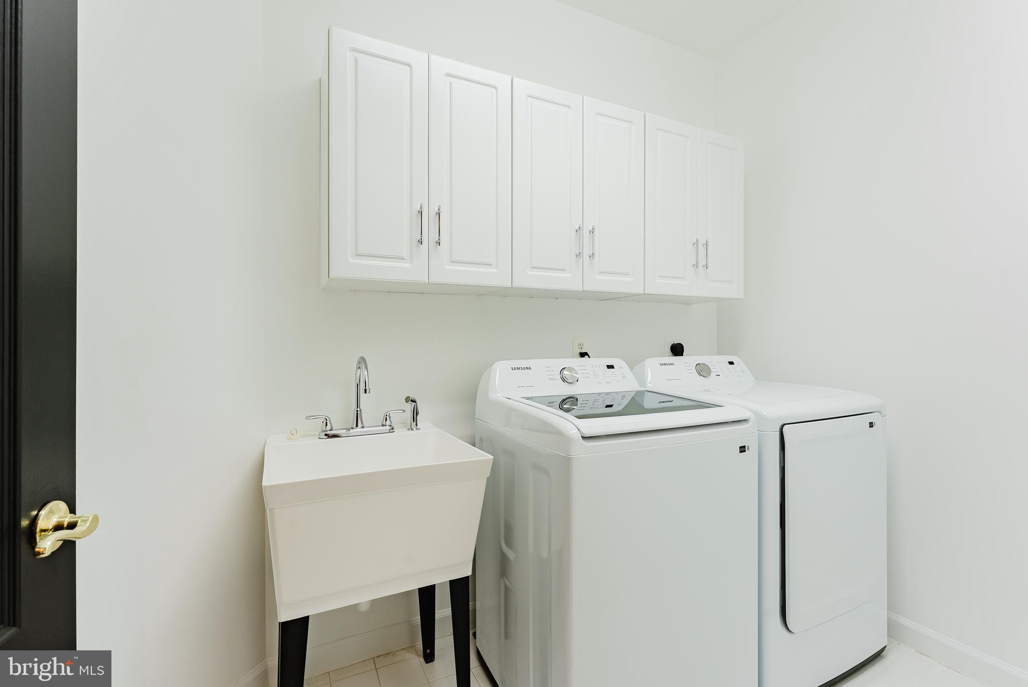 LAKE BARCROFT CLOISTERS - Residential