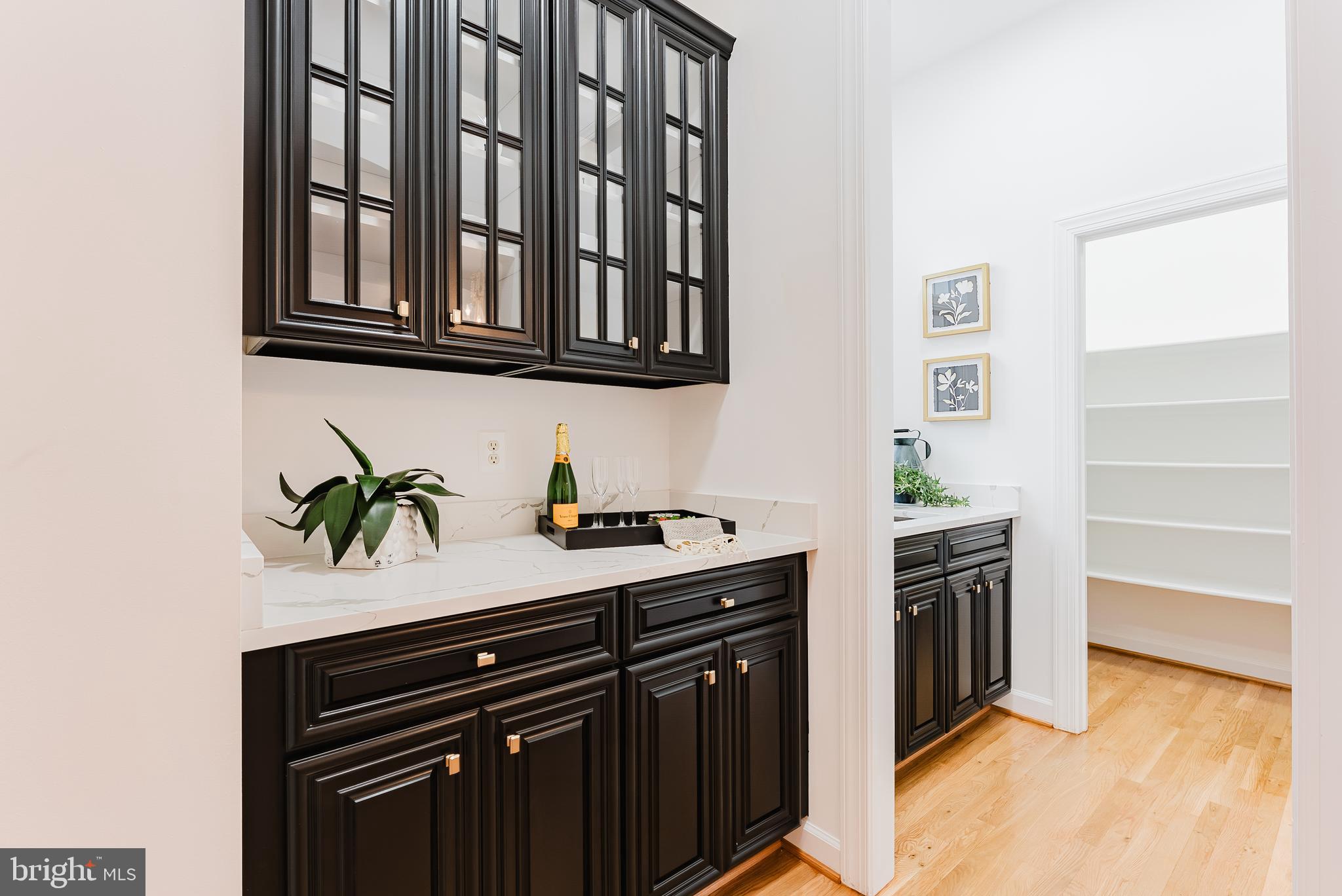 LAKE BARCROFT CLOISTERS - Residential