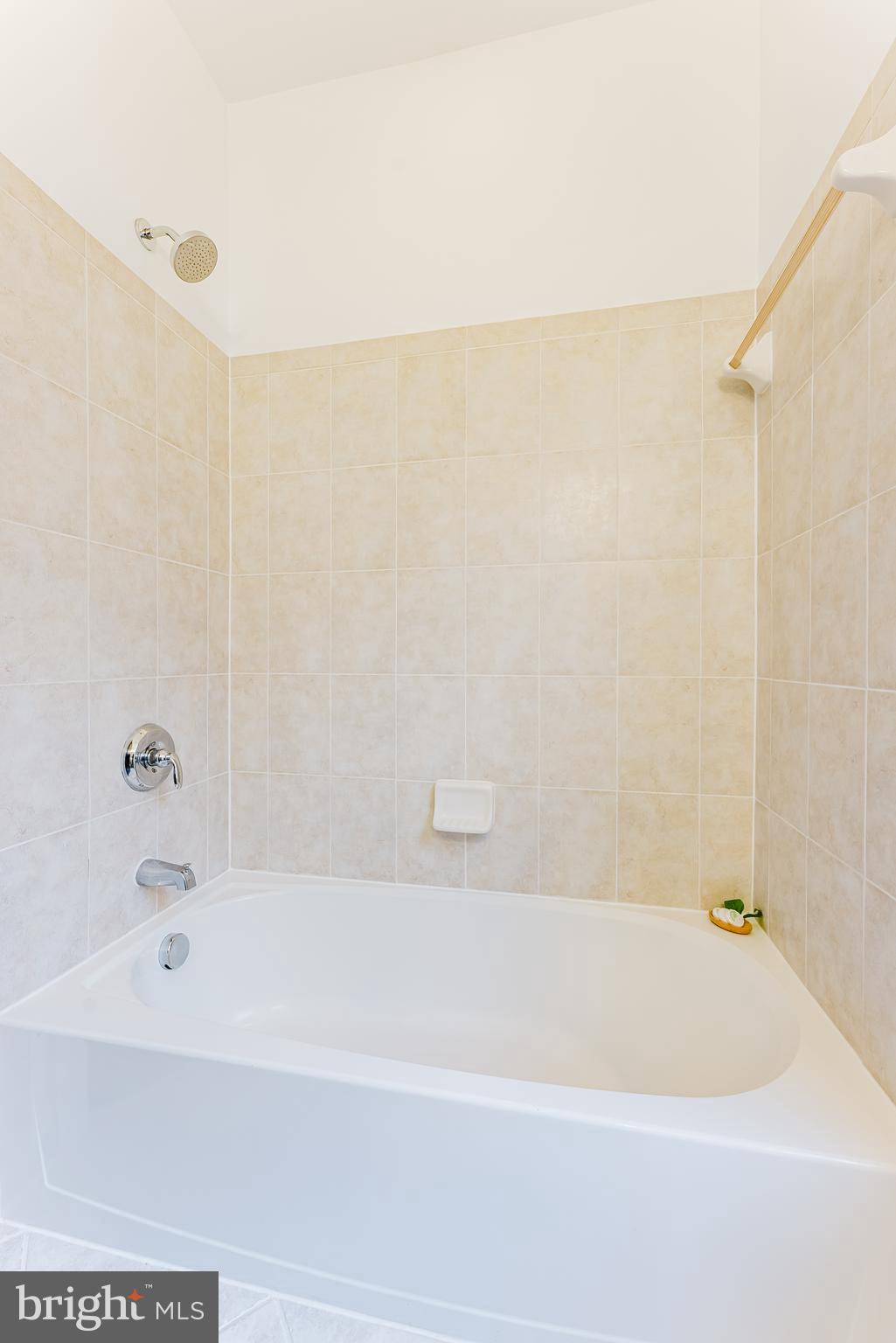 LAKE BARCROFT CLOISTERS - Residential