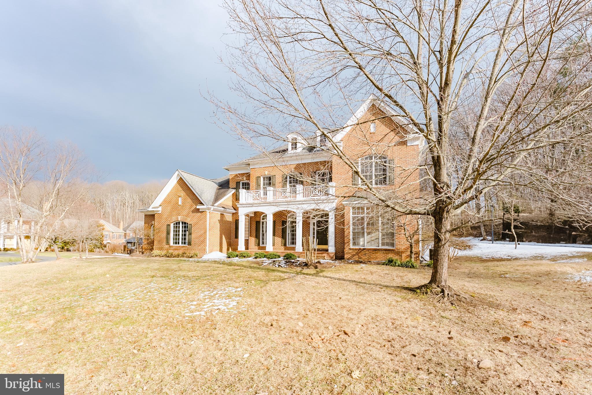 LAKE BARCROFT CLOISTERS - Residential