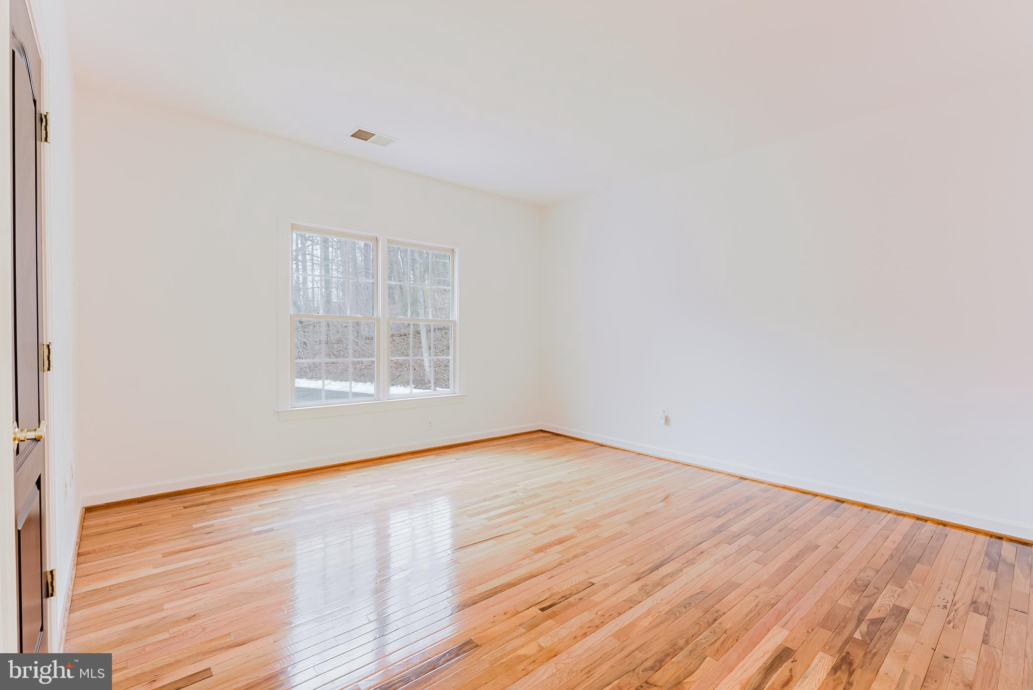 LAKE BARCROFT CLOISTERS - Residential