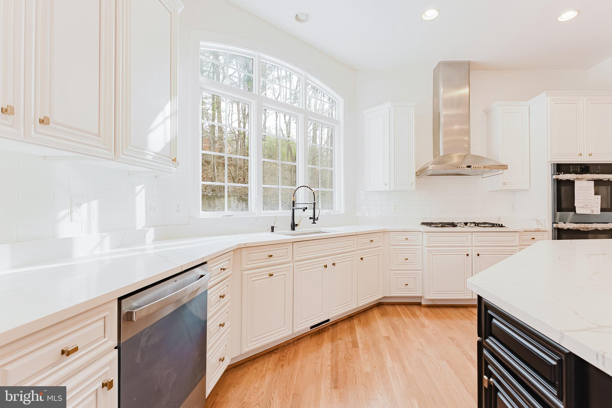 LAKE BARCROFT CLOISTERS - Residential