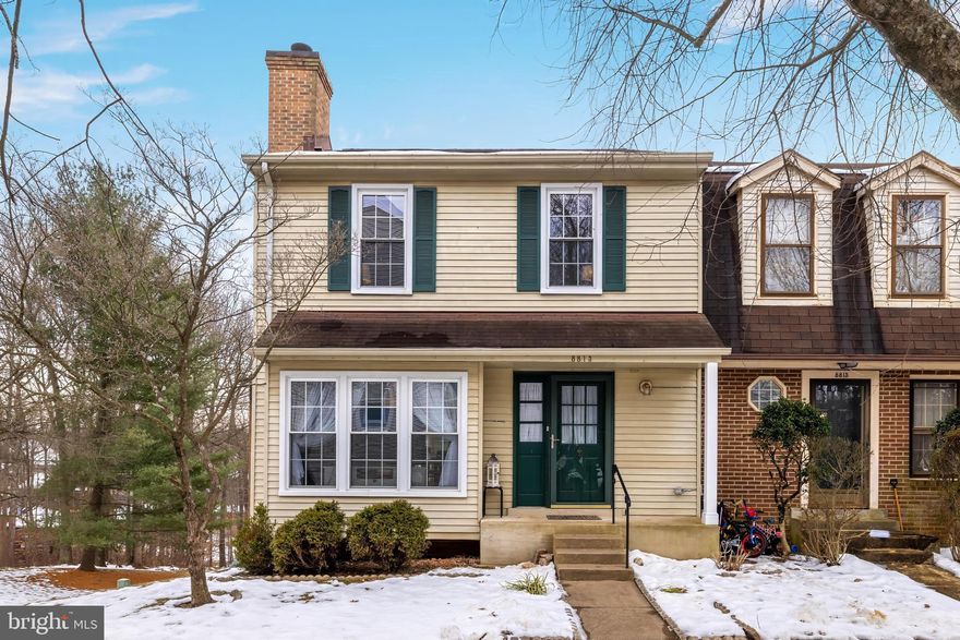 Beautiful End-Unit Townhouse in Springfield – Move-In Ready!
This stunning end-unit townhouse in a prime Springfield subdivision offers 3 bedrooms, 3.5 bathrooms, a finished basement with a walk-out and kitchenette,. Both a deck and patio for outdoor enjoyment. Move-in ready and conveniently located near bus stops and shopping centers, this home is perfect for modern living. The owner requests a 2-month lease-back period, making this an excellent opportunity in a sought-after neighborhood. Don’t miss out.