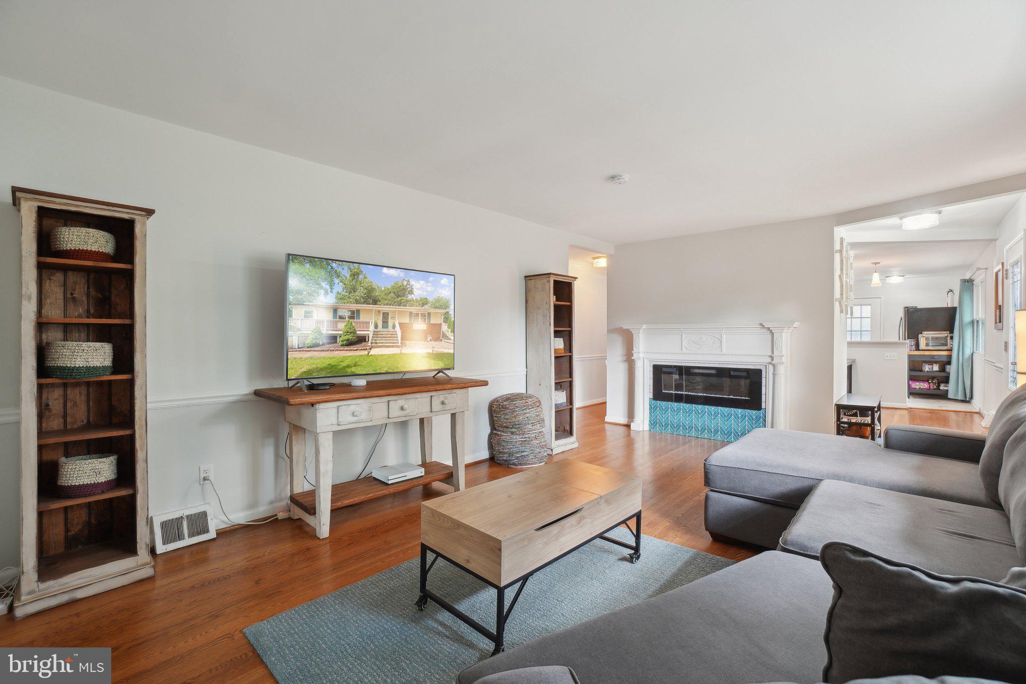 5728 SUNBURY DRIVE