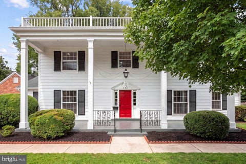Photo of 405 Colin Lane NW, VIENNA, VA 22180 (MLS # VAFX2339108)