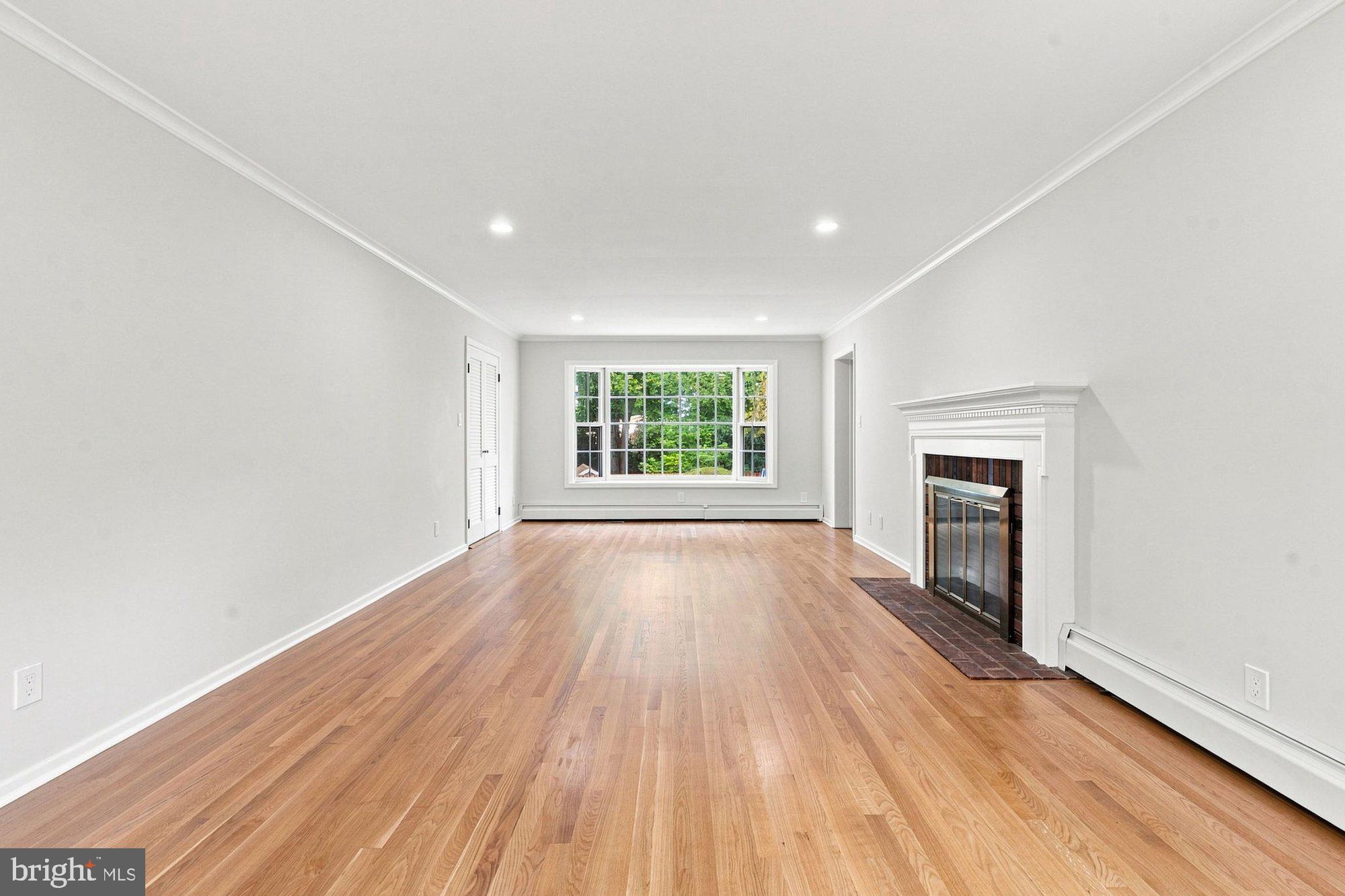 405 COLIN LANE NW