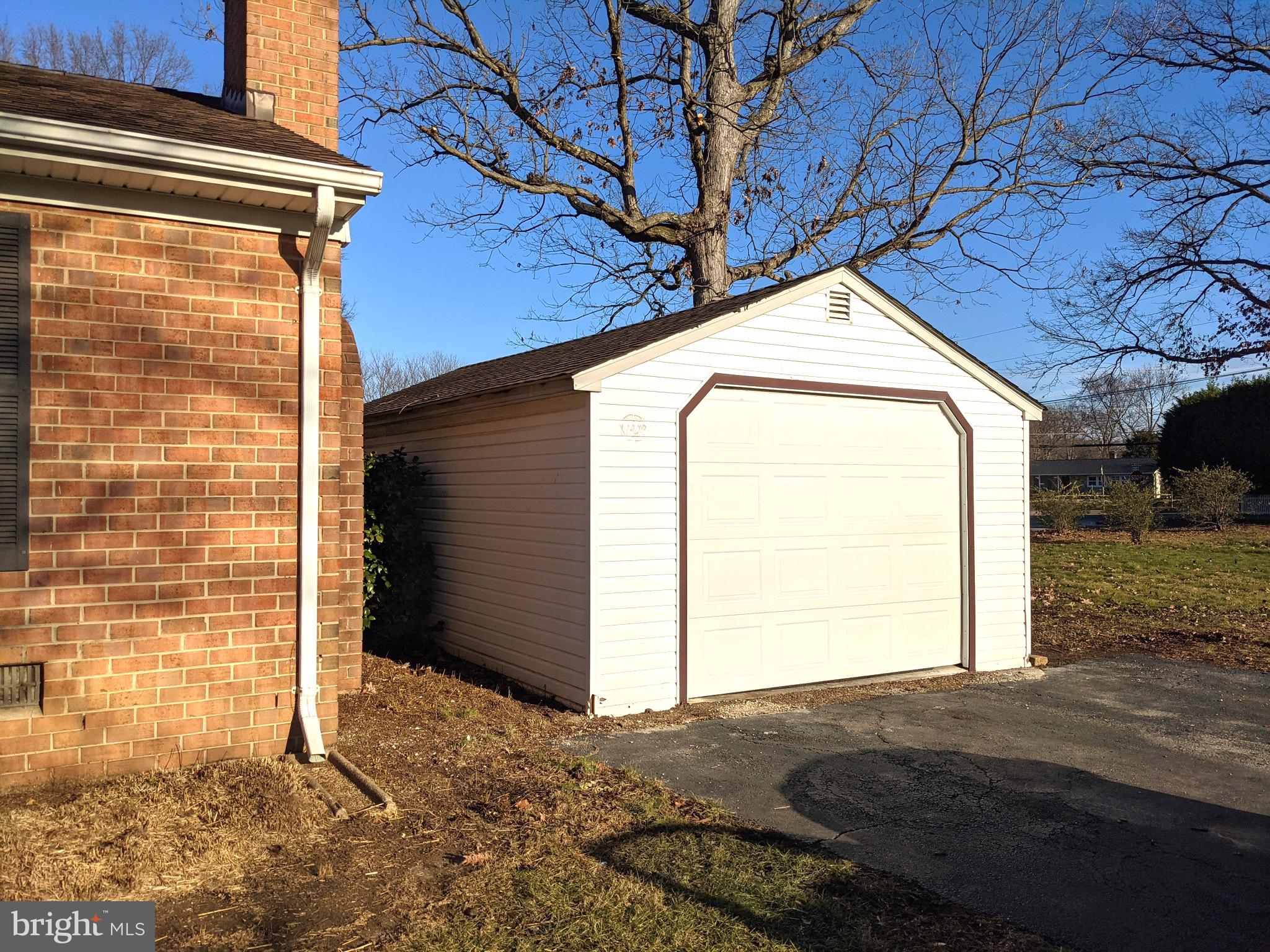 BUSH HILL WOODS - Residential Lease