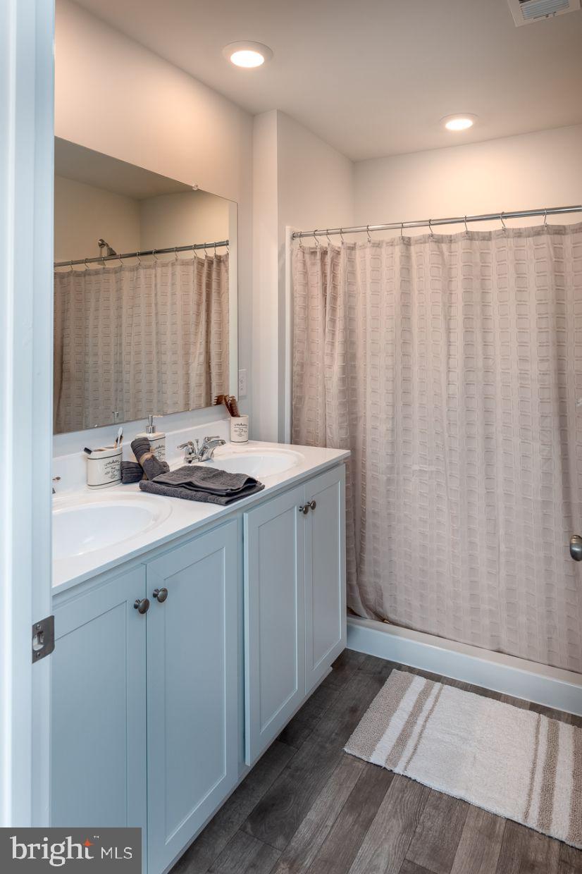 LADYSMITH VILLAGE - Residential