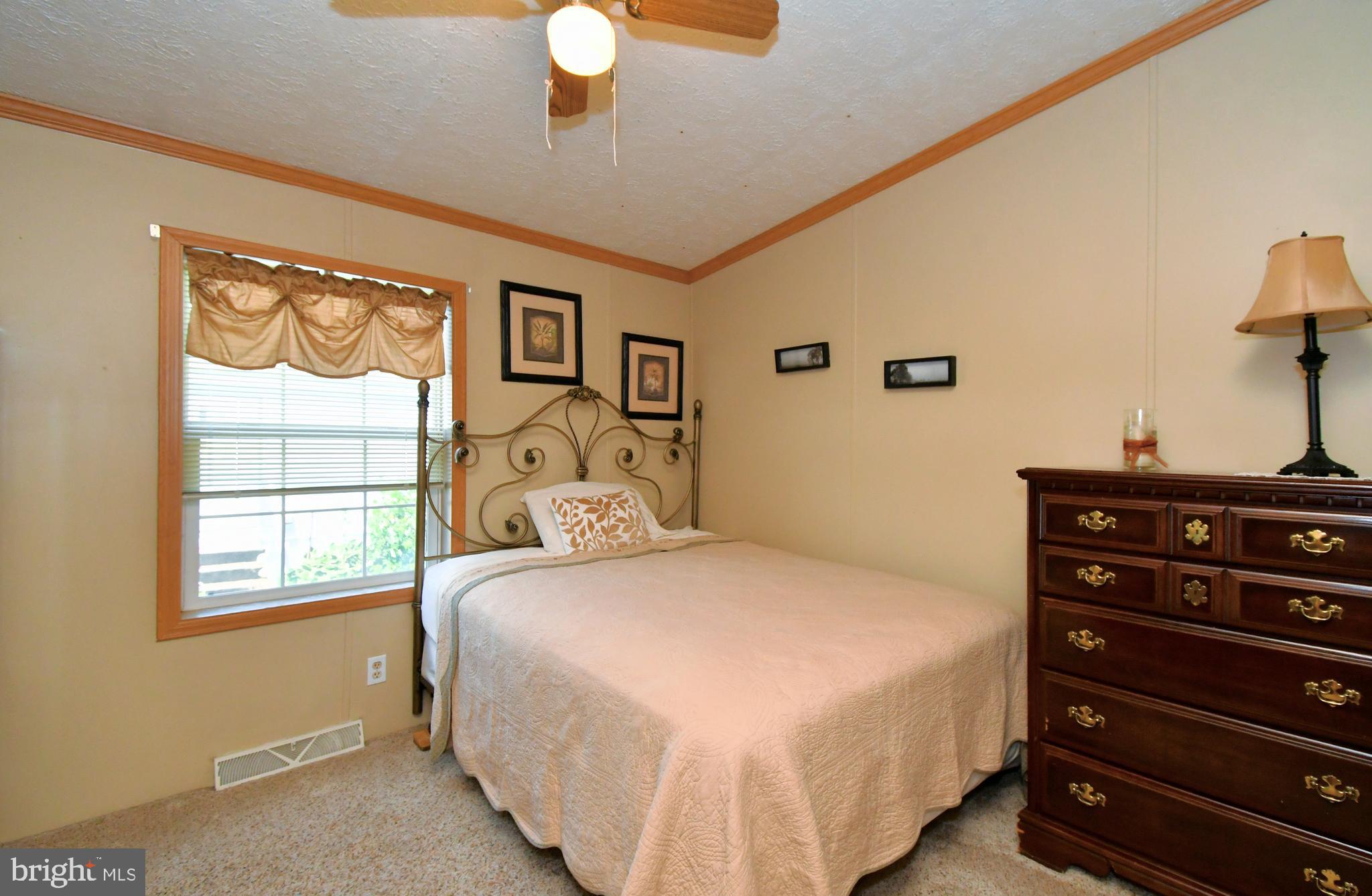 BREEZY ACRES - Residential