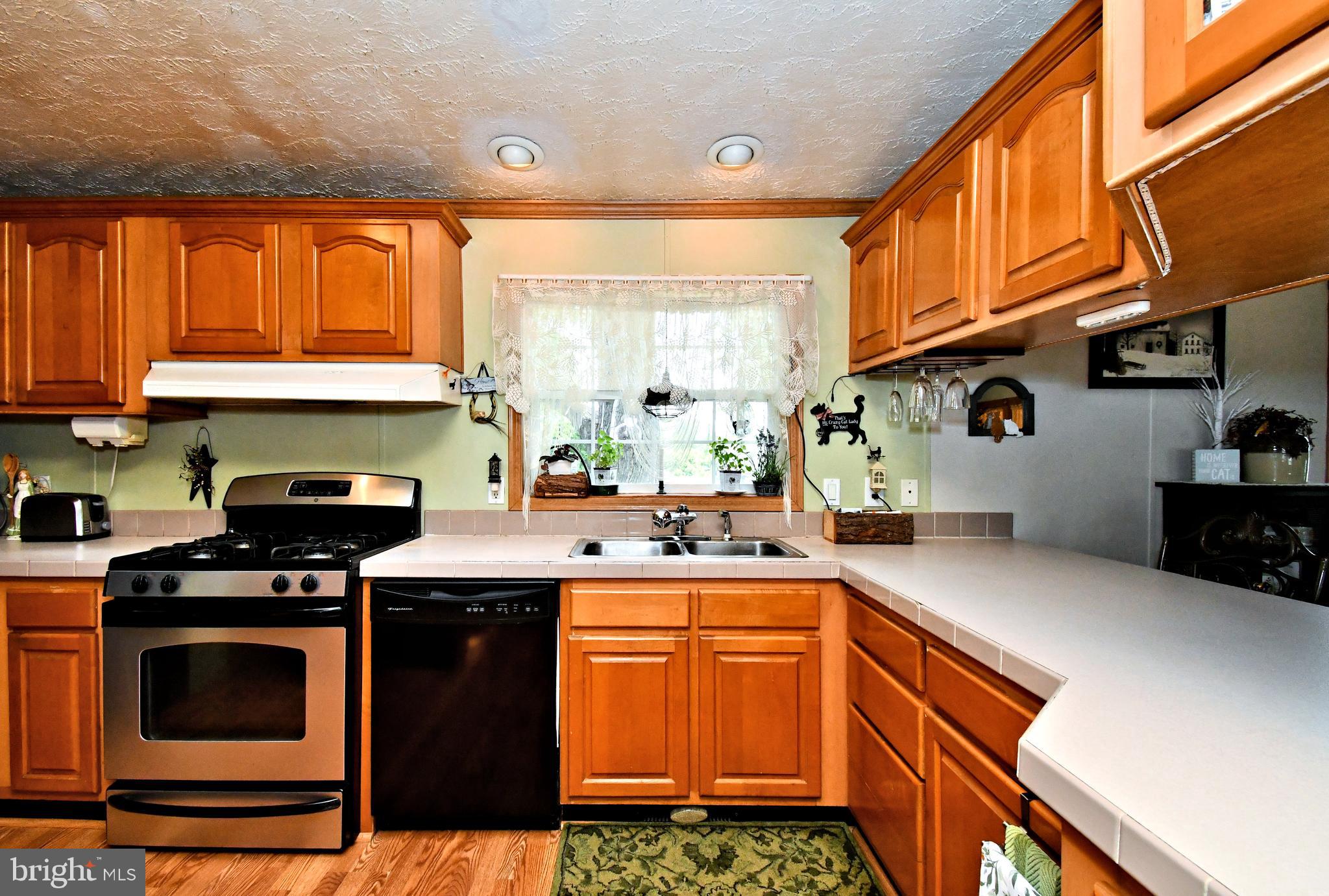 BREEZY ACRES - Residential