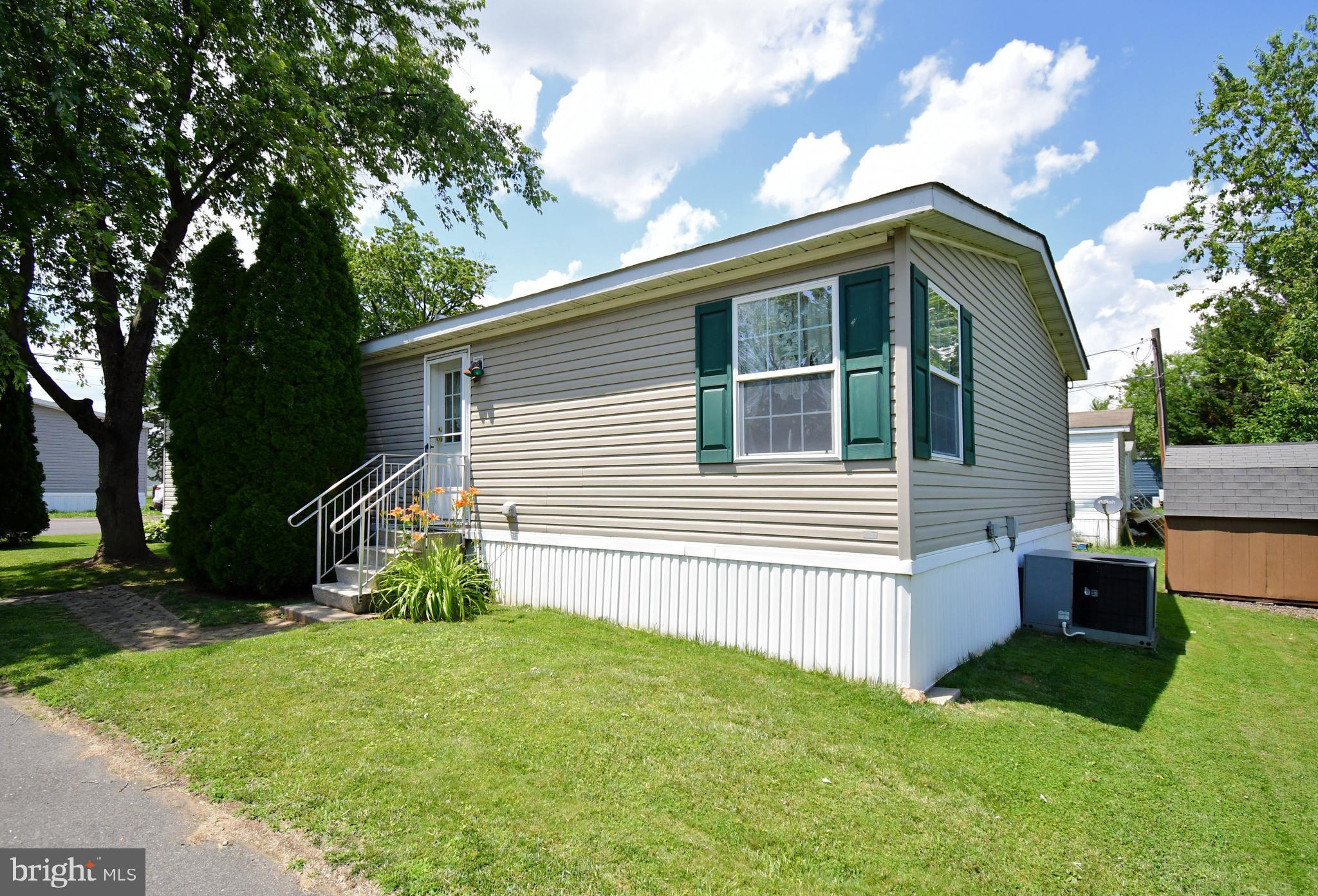 BREEZY ACRES - Residential