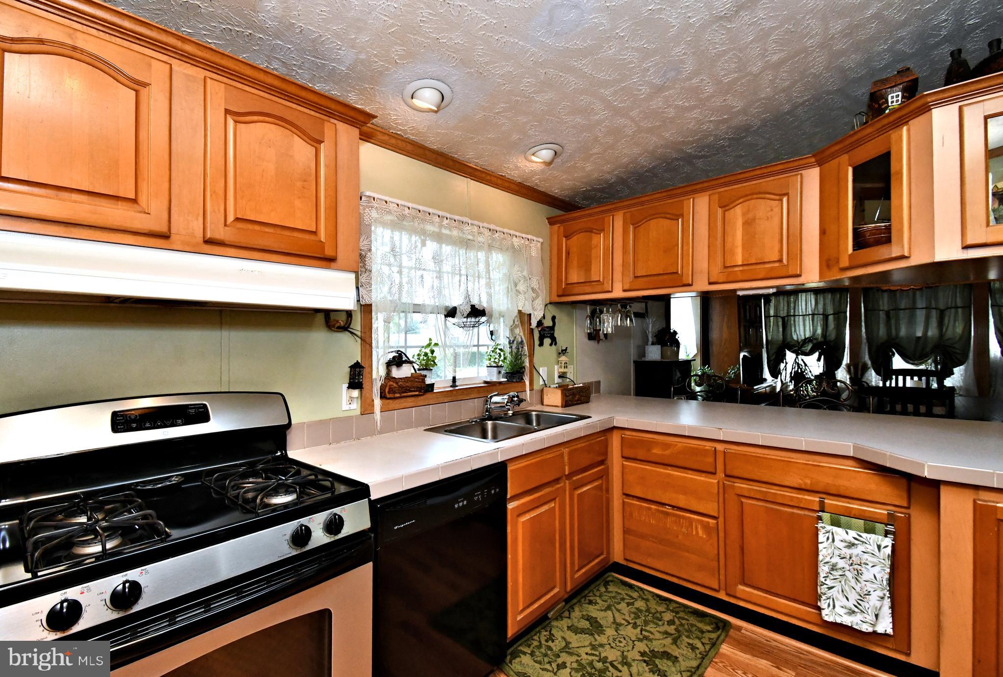 BREEZY ACRES - Residential