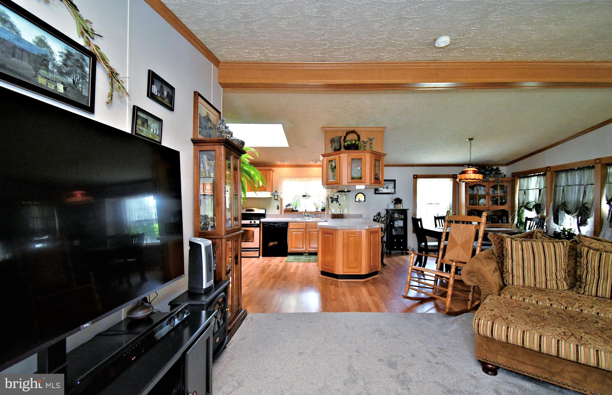 BREEZY ACRES - Residential