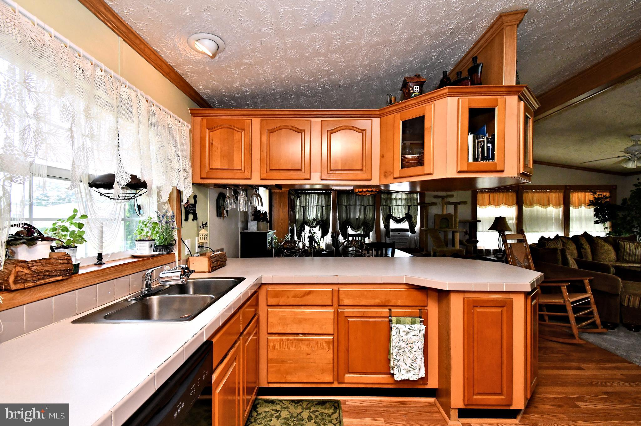 BREEZY ACRES - Residential