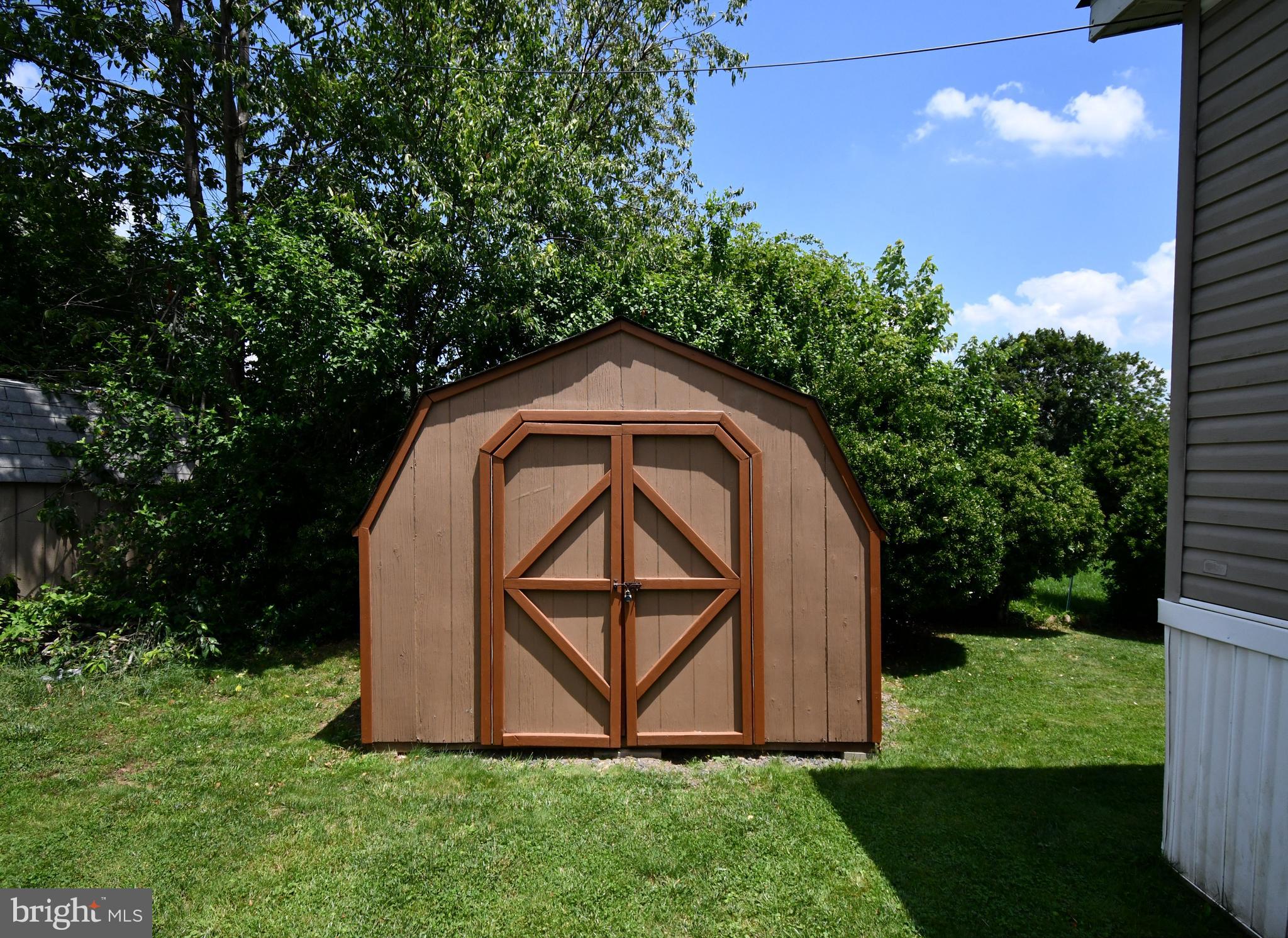 BREEZY ACRES - Residential