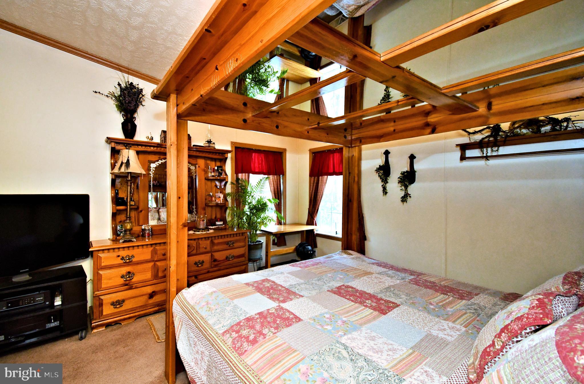 BREEZY ACRES - Residential