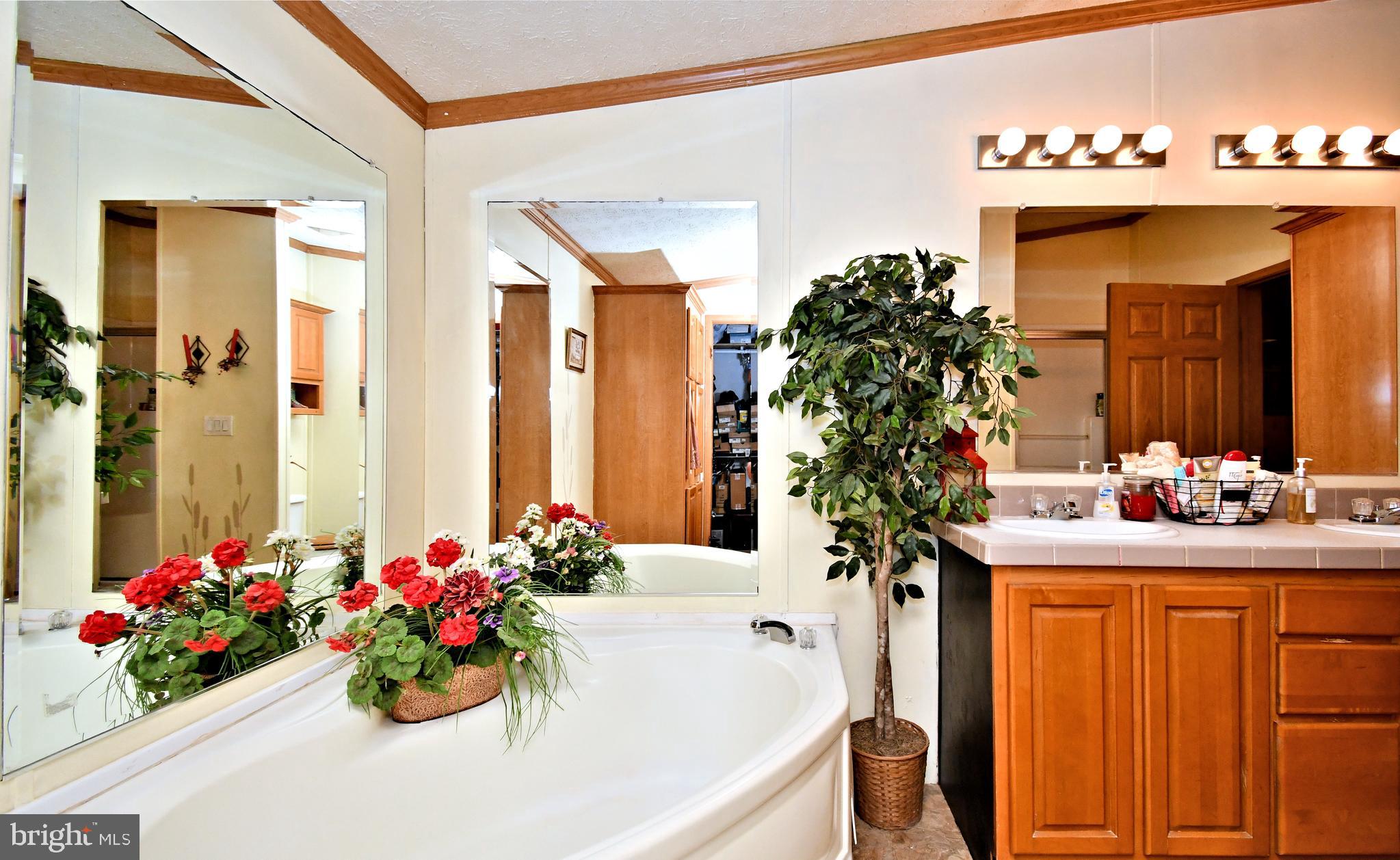 BREEZY ACRES - Residential