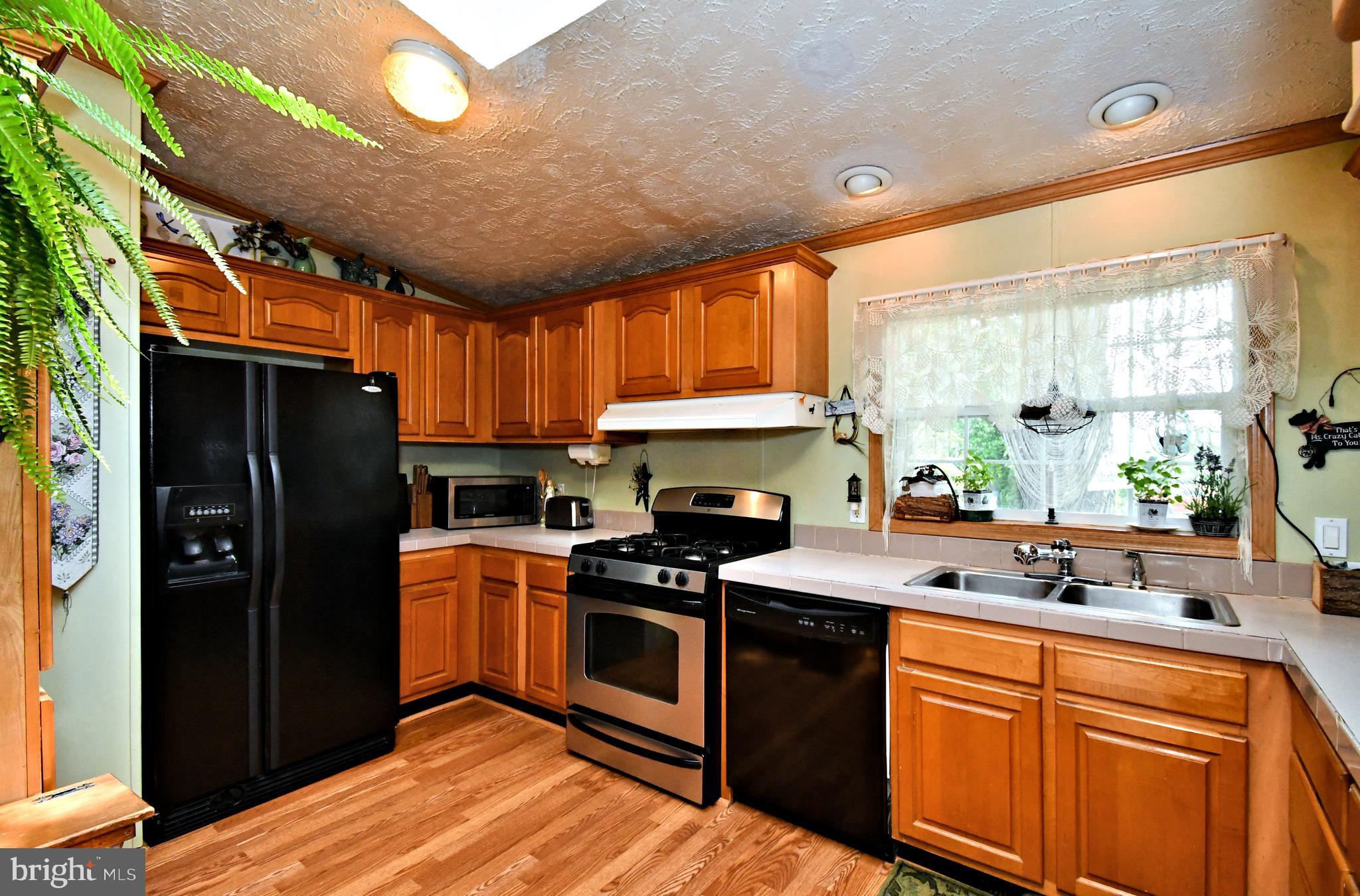 BREEZY ACRES - Residential