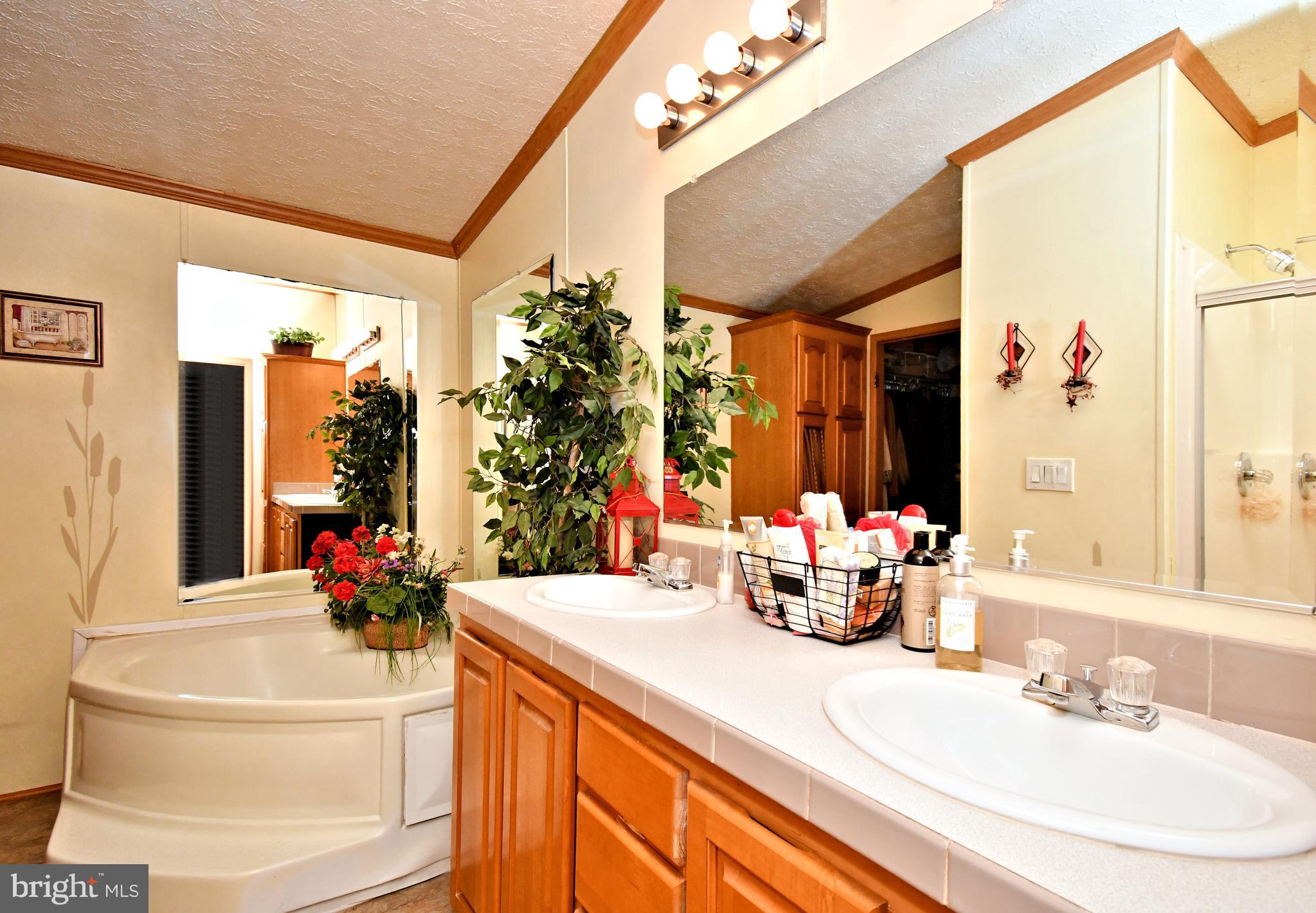 BREEZY ACRES - Residential