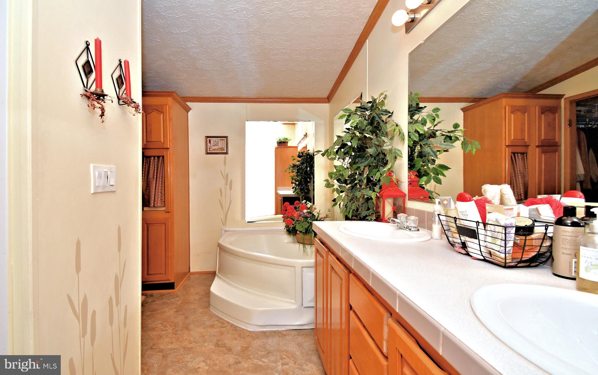 BREEZY ACRES - Residential