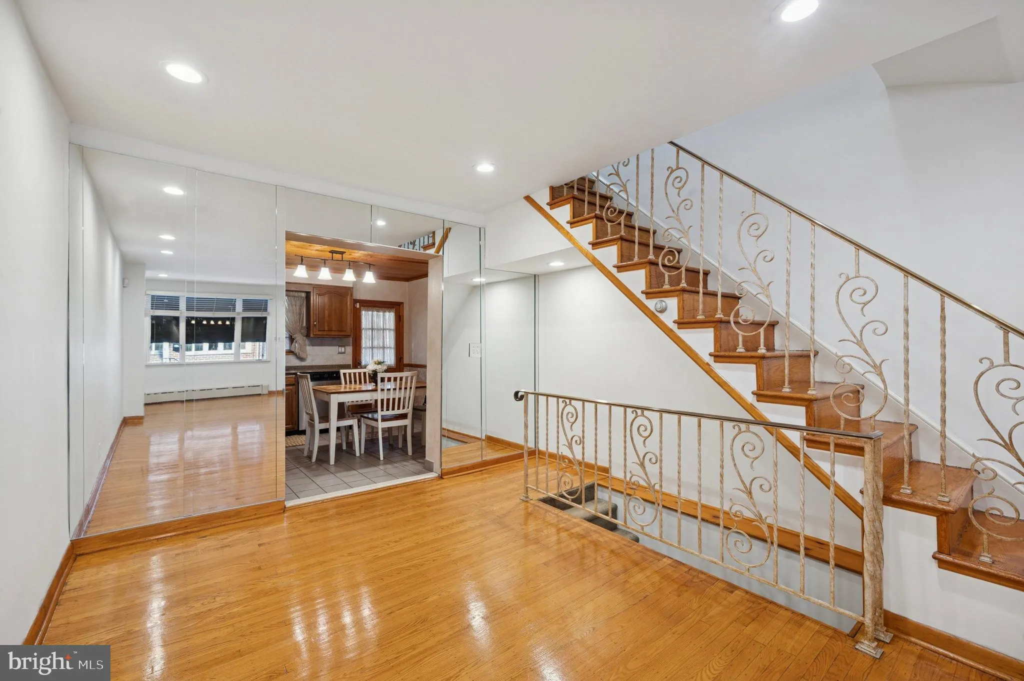 Philadelphia, Pennsylvania 19147, United States, 3 Bedrooms Bedrooms, ,2 BathroomsBathrooms,Residential,Active,245084