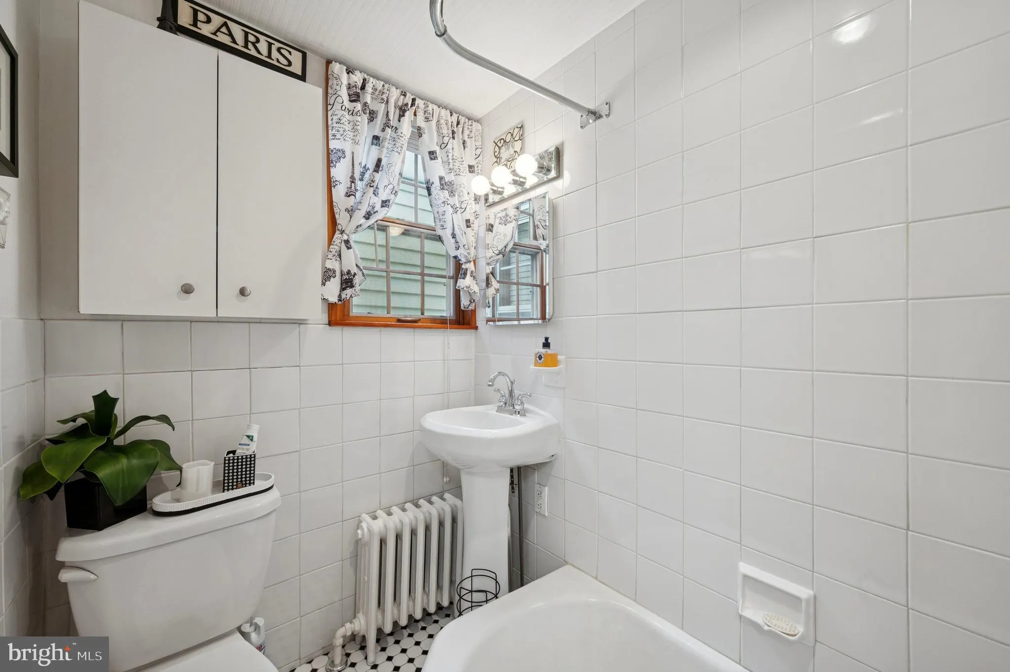 Philadelphia, Pennsylvania 19147, United States, 3 Bedrooms Bedrooms, ,2 BathroomsBathrooms,Residential,Active,245084