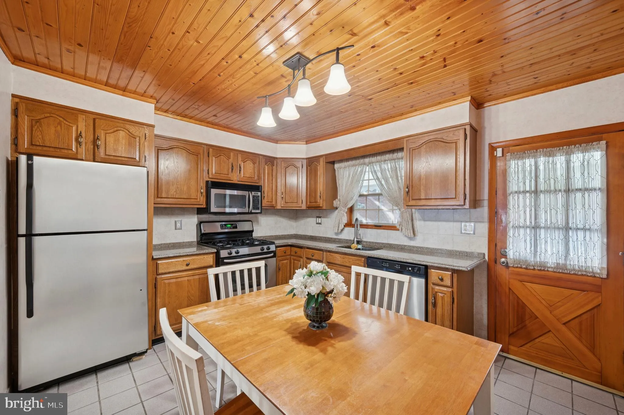 Philadelphia, Pennsylvania 19147, United States, 3 Bedrooms Bedrooms, ,2 BathroomsBathrooms,Residential,Active,245084