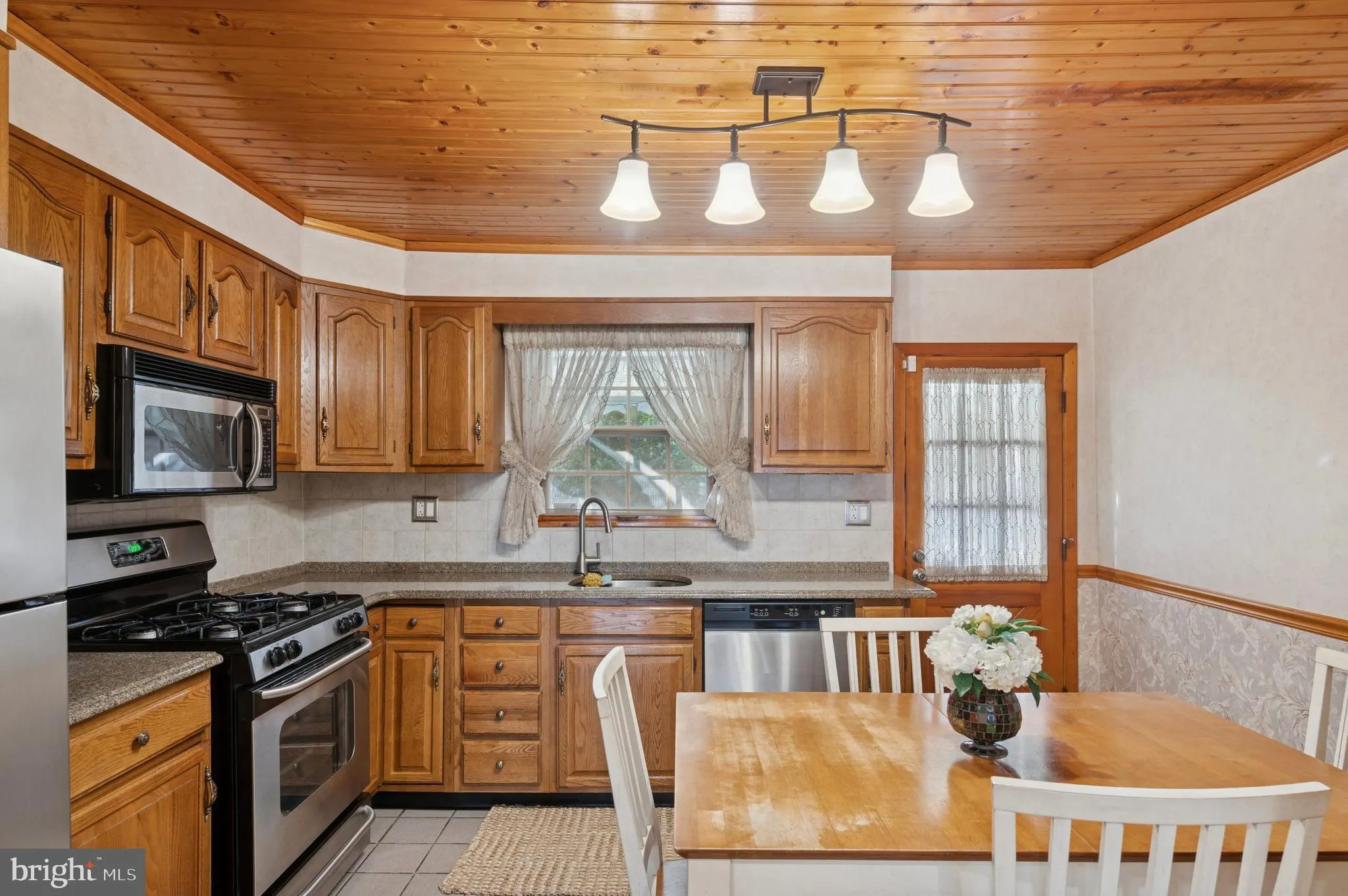 Philadelphia, Pennsylvania 19147, United States, 3 Bedrooms Bedrooms, ,2 BathroomsBathrooms,Residential,Active,245084