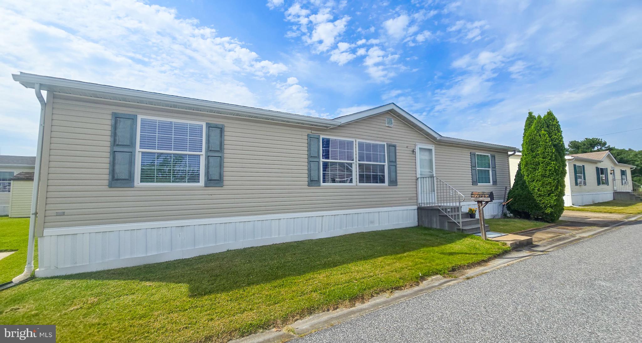 3304 IRIS LANE