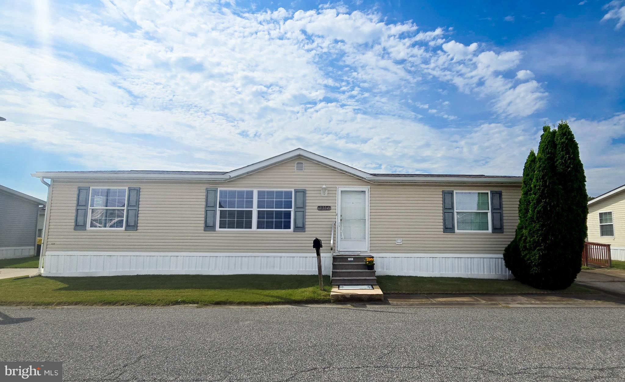 3304 IRIS LANE