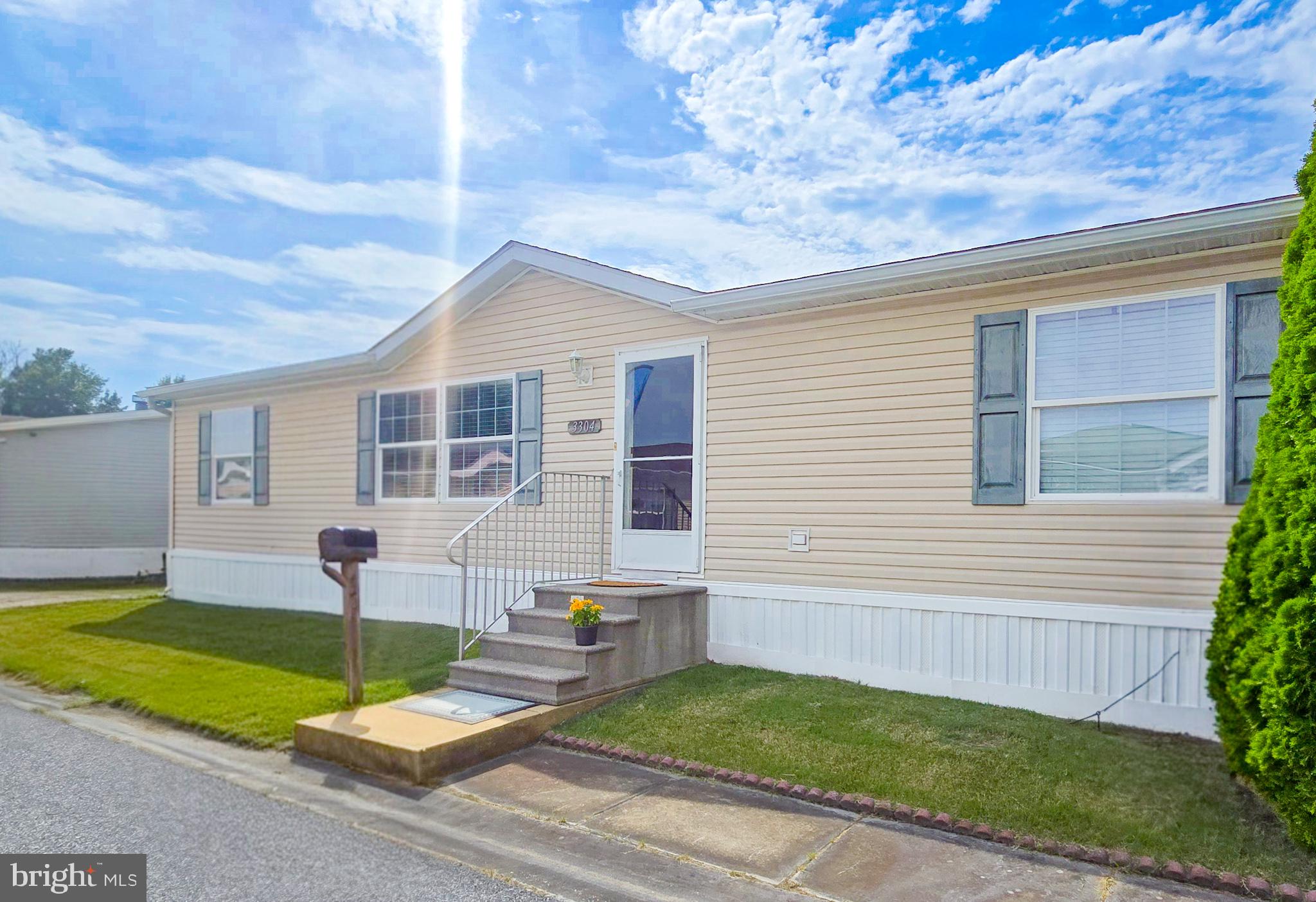 3304 IRIS LANE