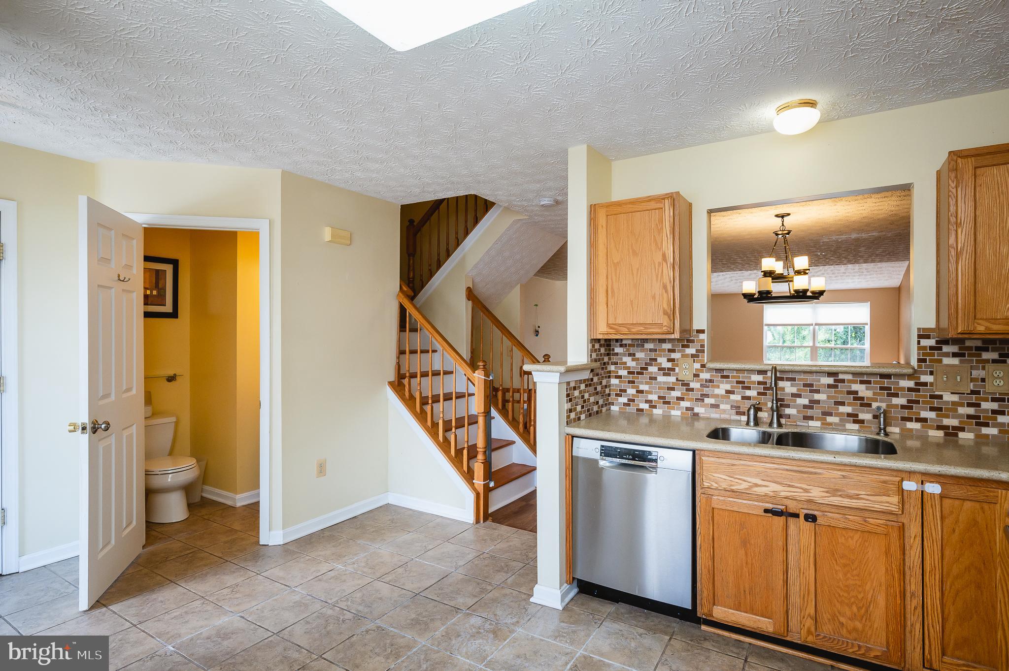 CONSTANT FRIENDSHIP - Residential Lease