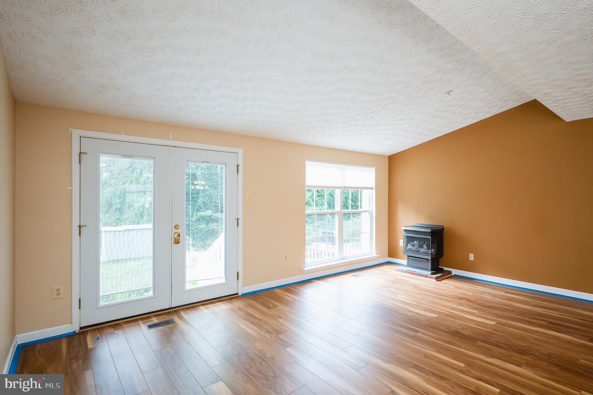 CONSTANT FRIENDSHIP - Residential Lease