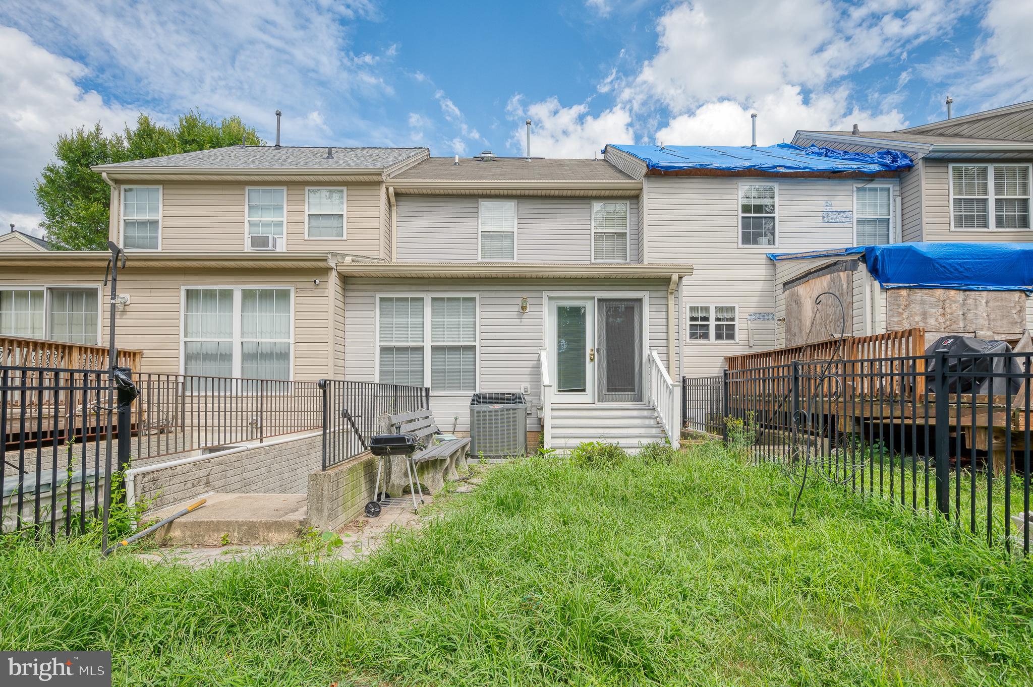 CONSTANT FRIENDSHIP - Residential Lease