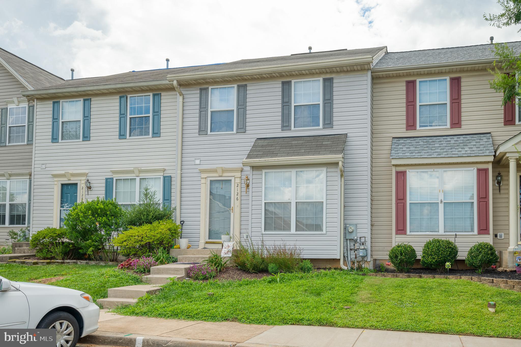 CONSTANT FRIENDSHIP - Residential Lease