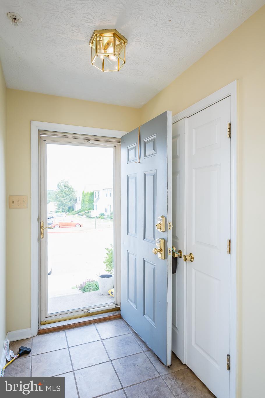 CONSTANT FRIENDSHIP - Residential Lease