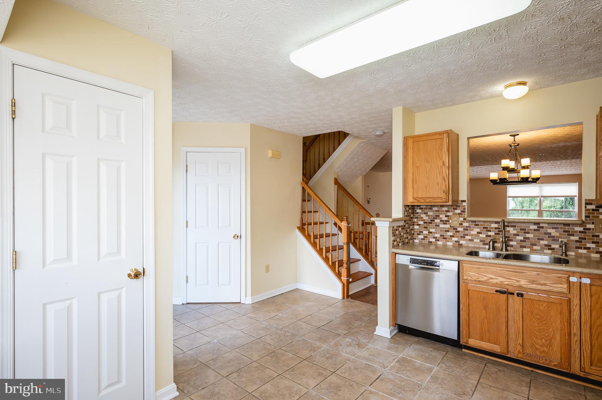 CONSTANT FRIENDSHIP - Residential Lease